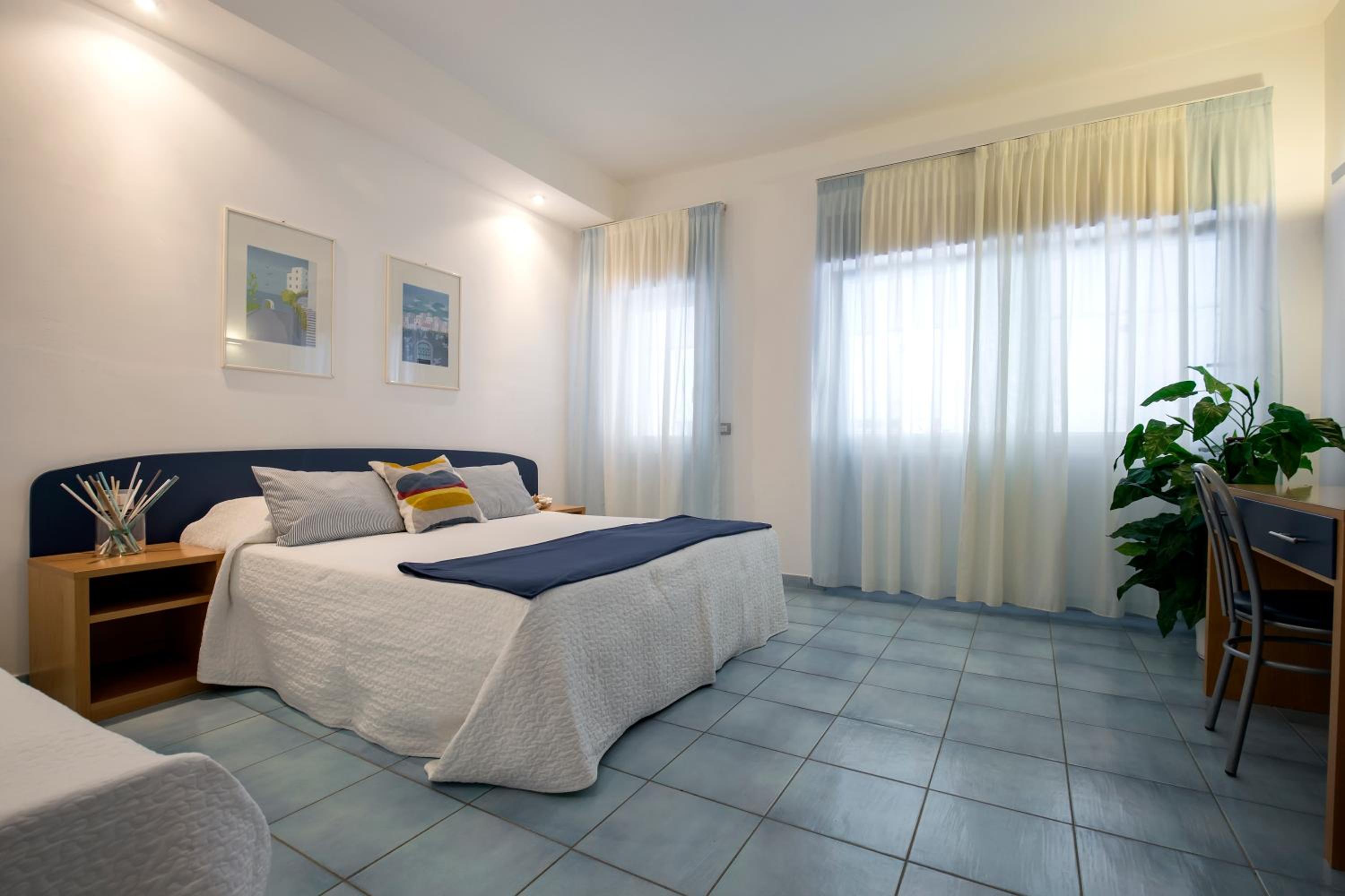 One-Bedroom Apartment (5 Adults)