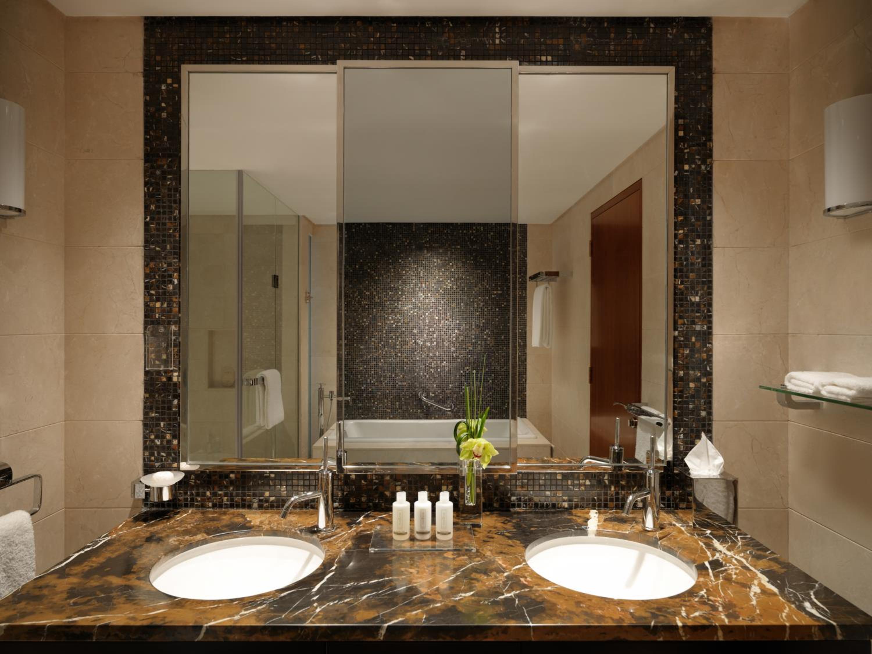 Grand Deluxe Room - Photo 6