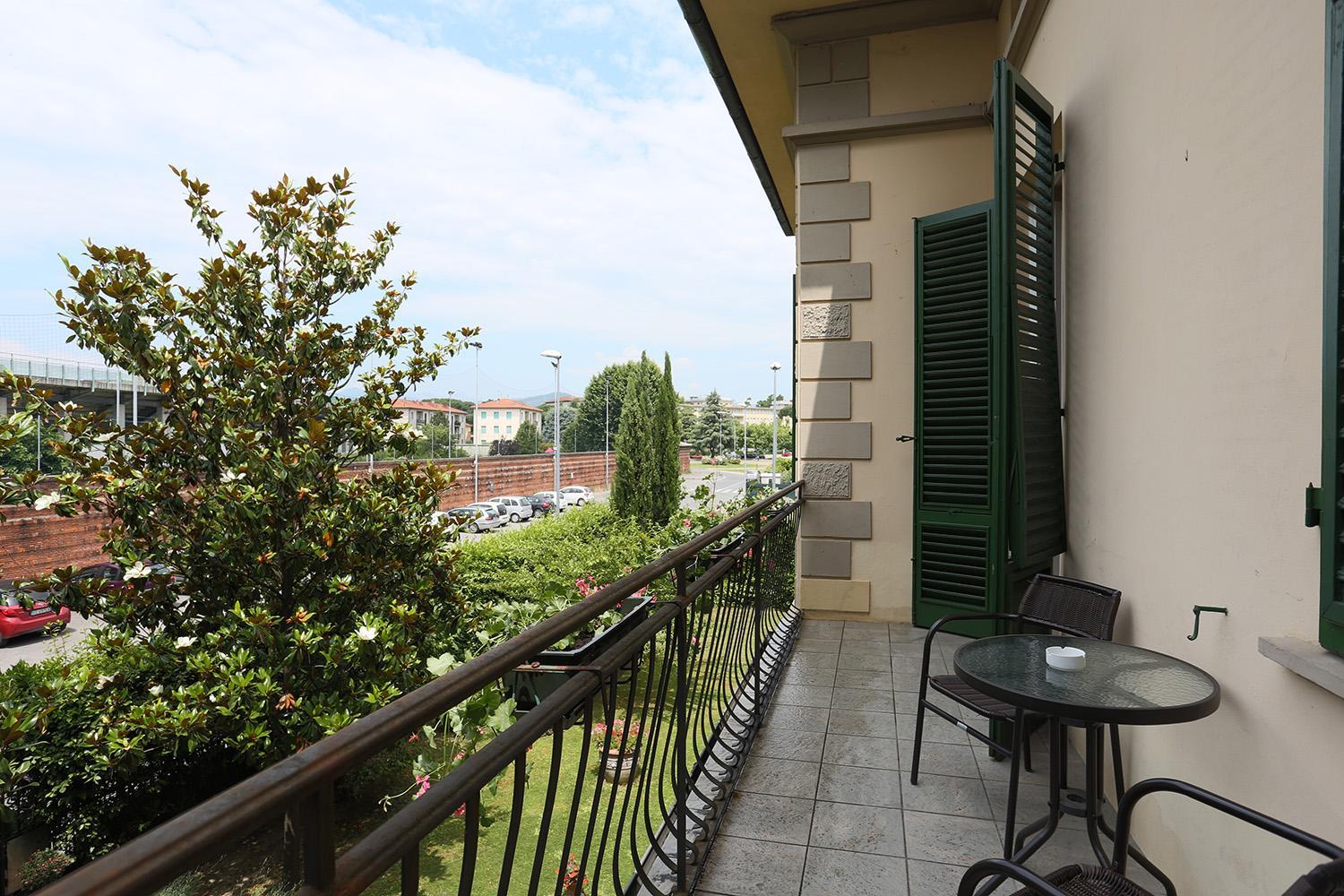 Suite with Garden View - Photo 3