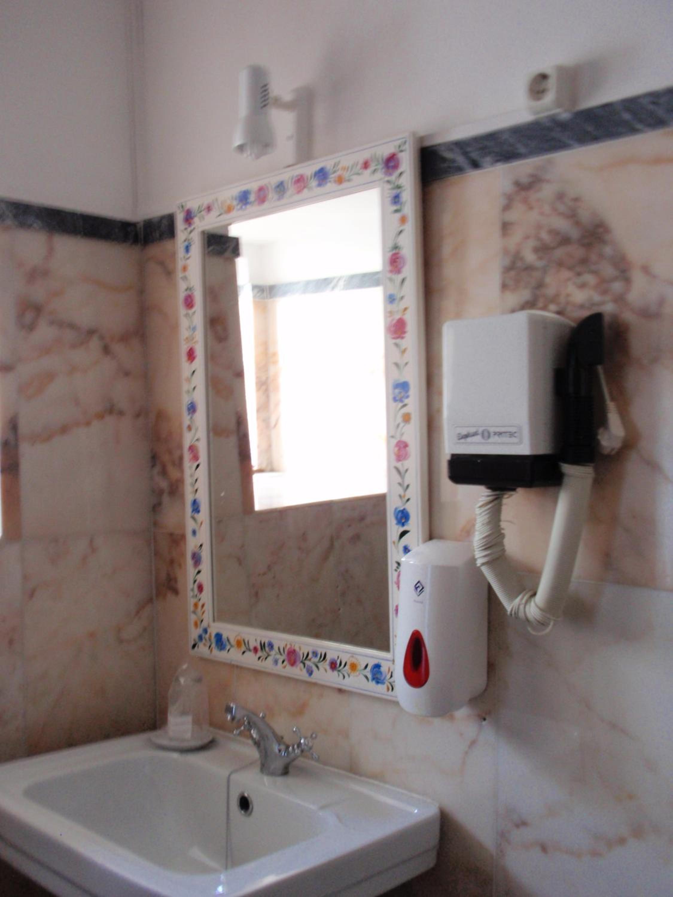 Quadruple Room - Photo 2