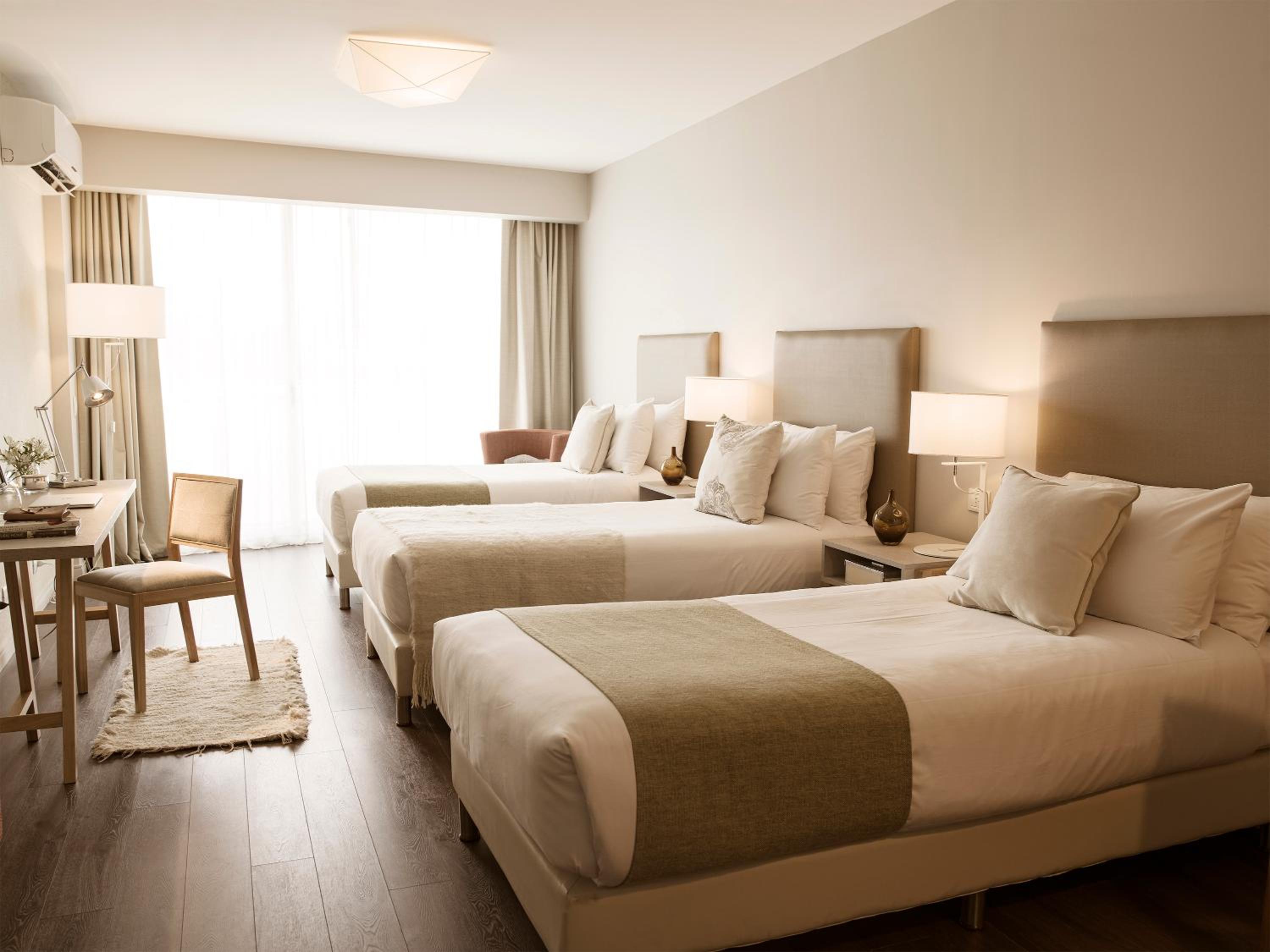 Classic Room with 3 Twin Beds - Non-Smoking