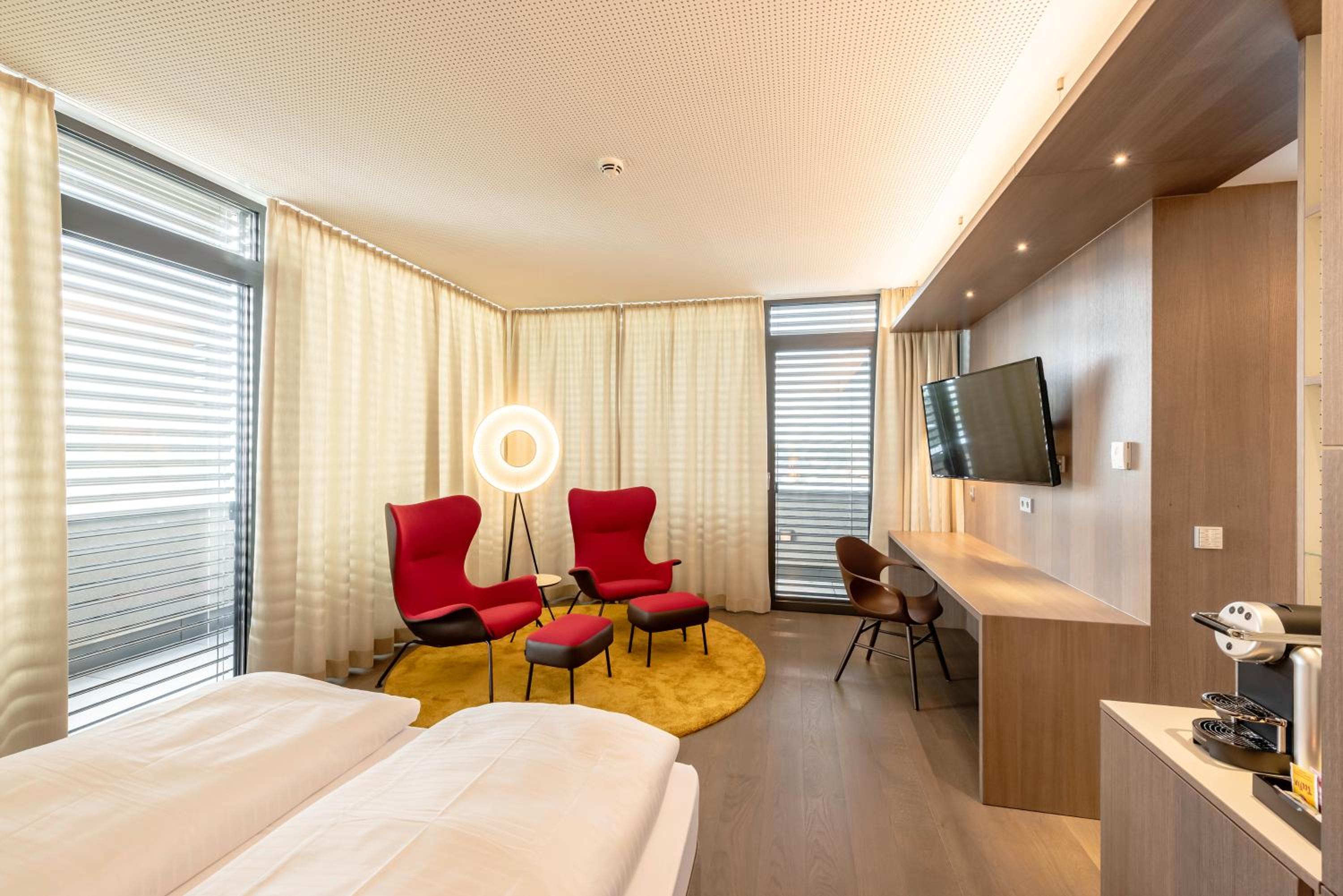 Deluxe Double Room with Balcony photo 3