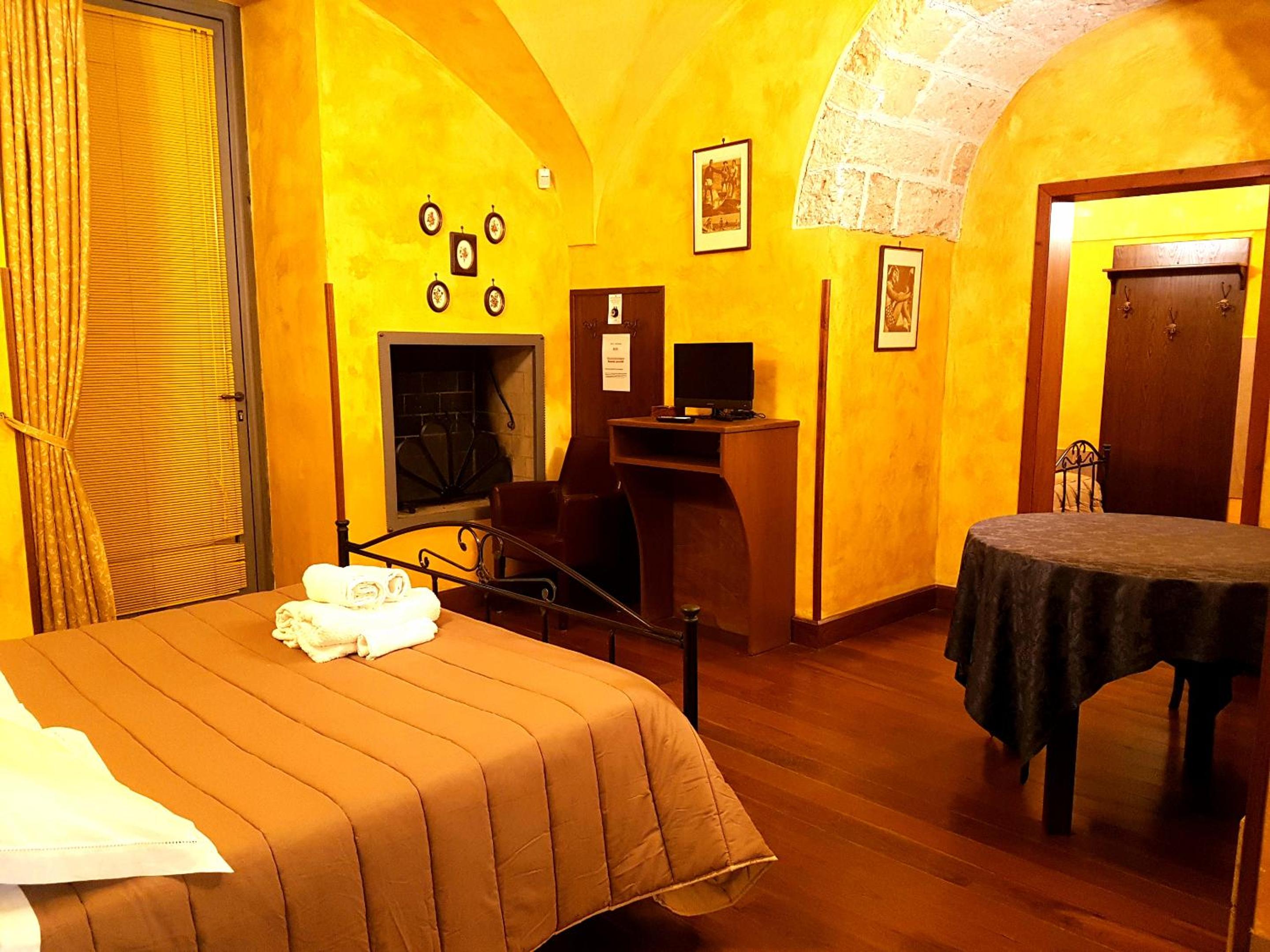 Quadruple Room with Private Bathroom photo 1