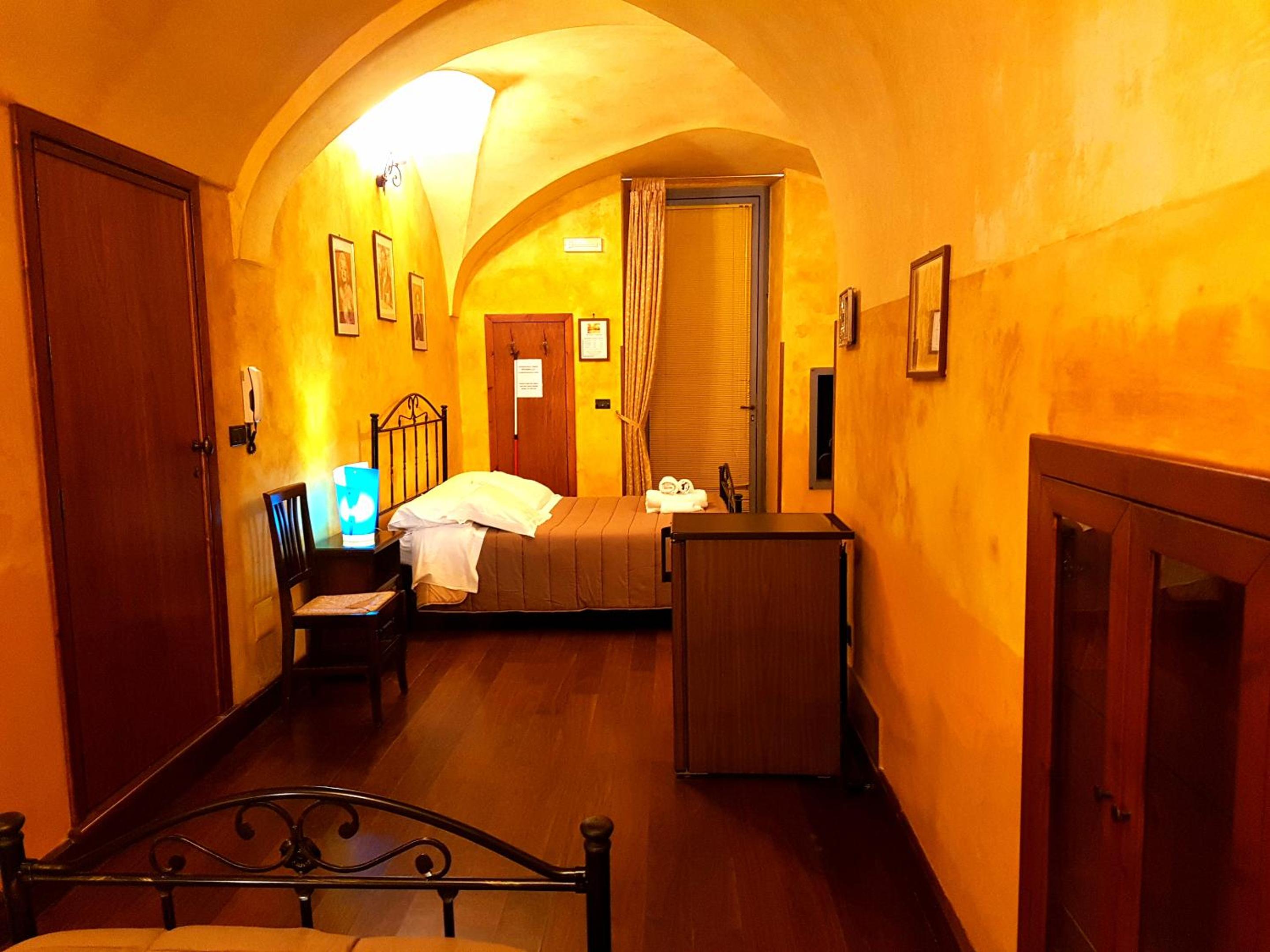 Quadruple Room with Private Bathroom photo 3