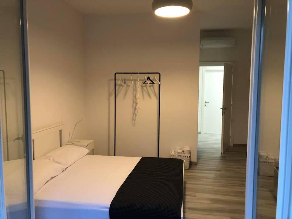 Deluxe Double Room with Balcony - Photo 9