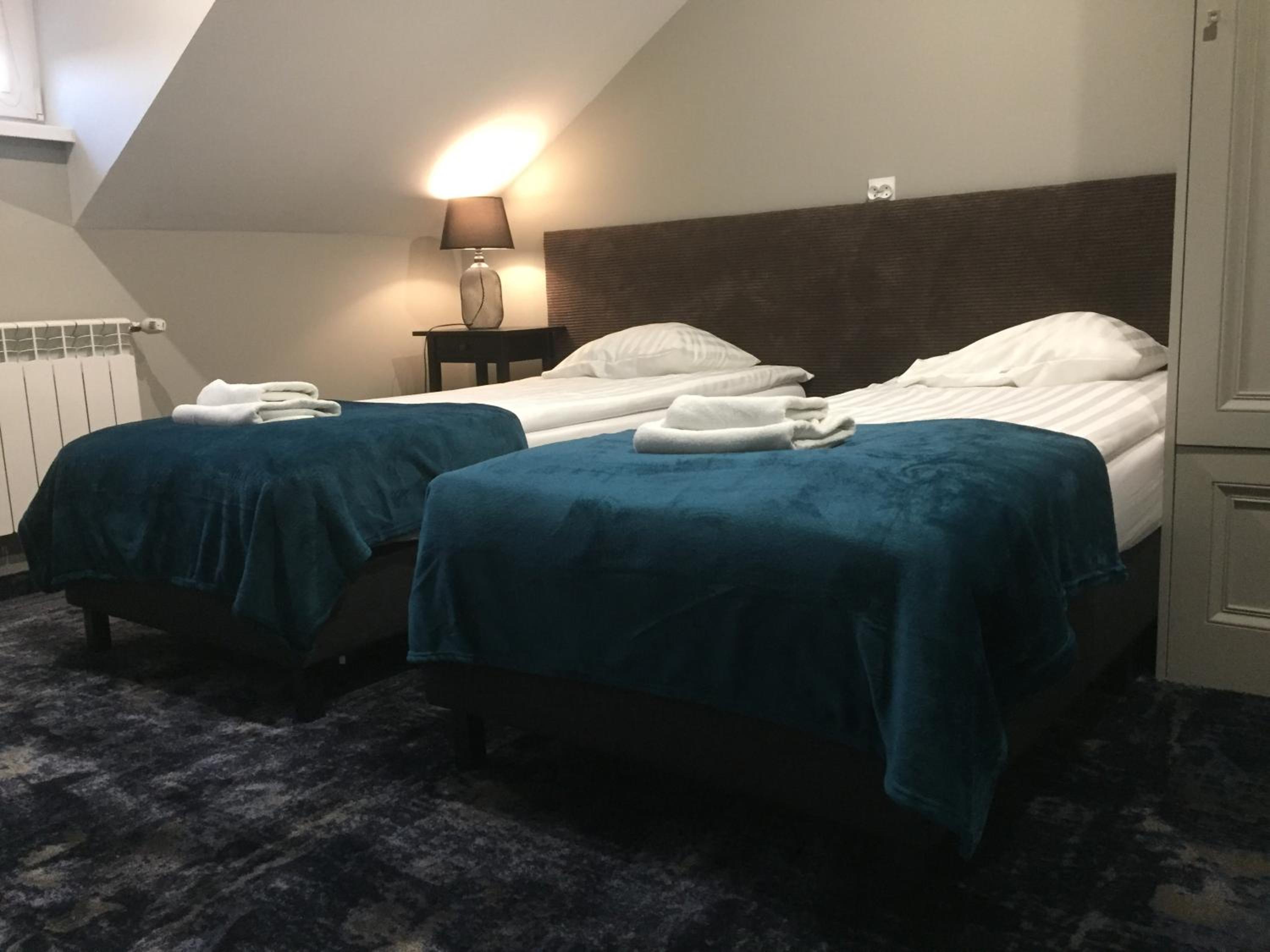 Twin Room - Photo 7