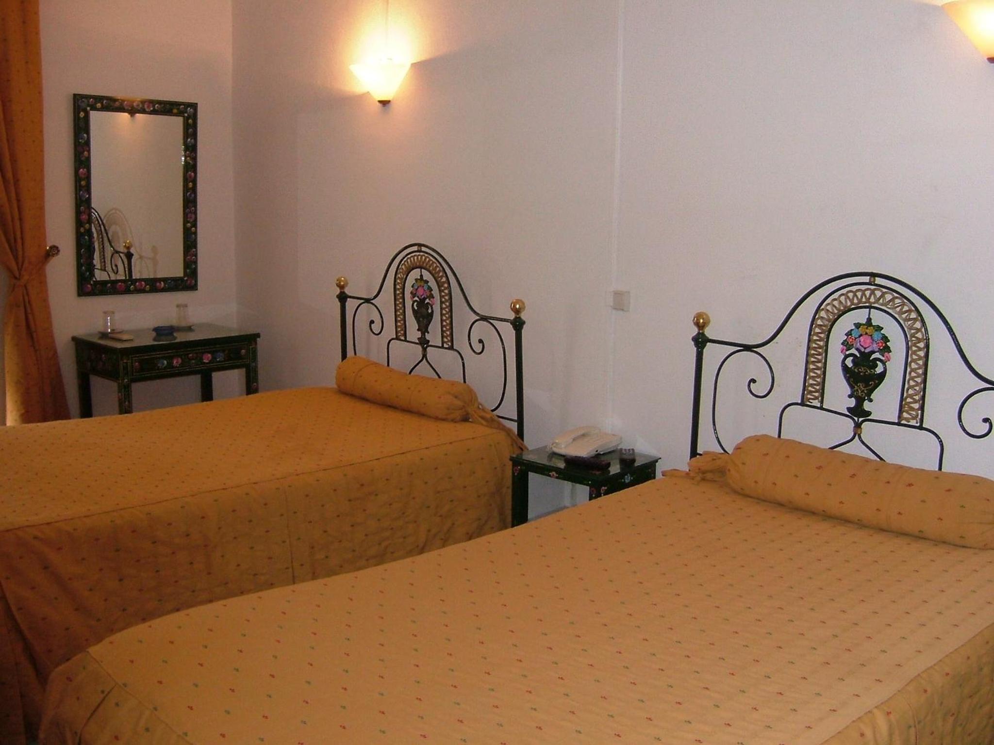 Twin Room - Photo 1