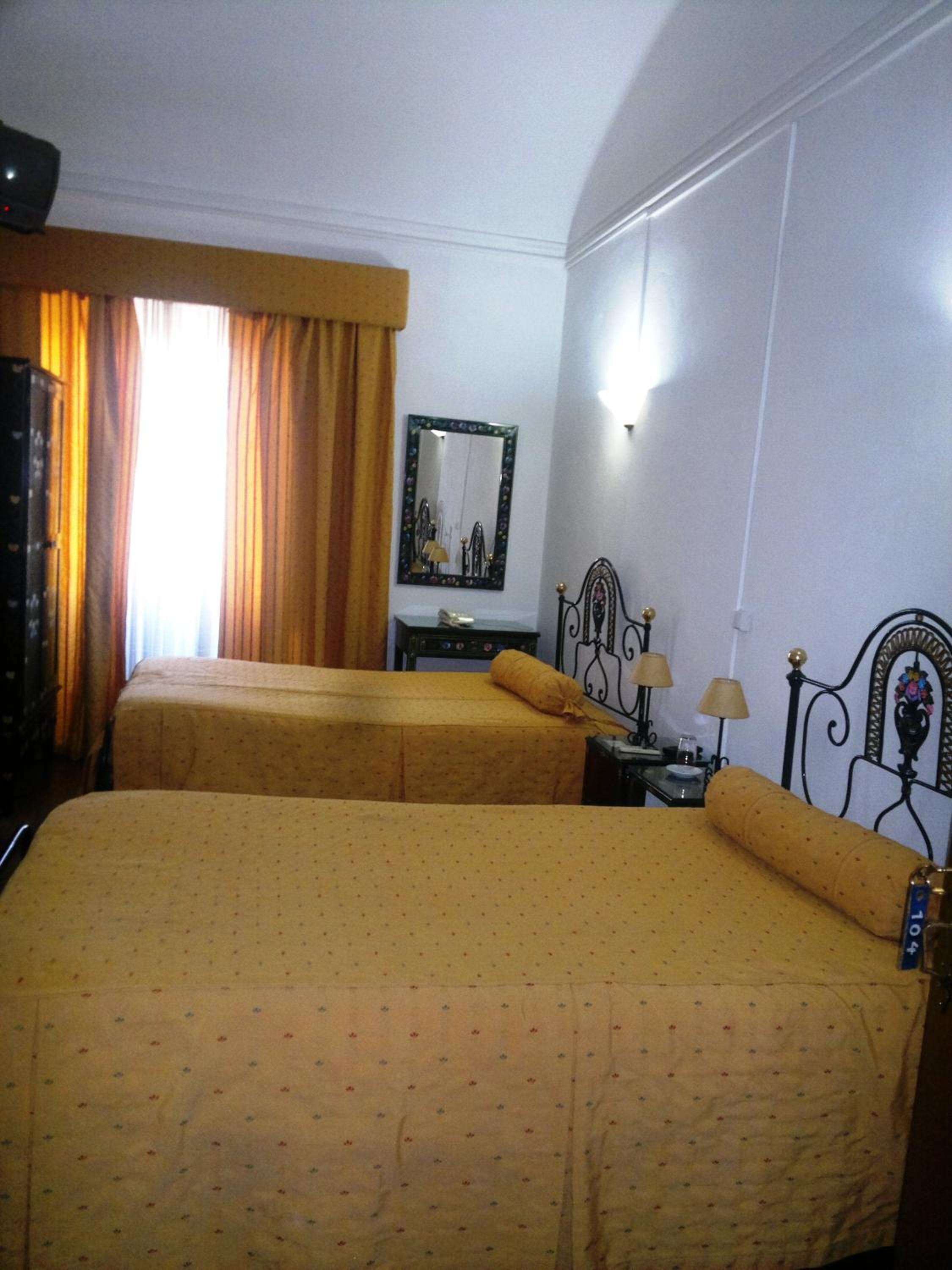Twin Room - Photo 2