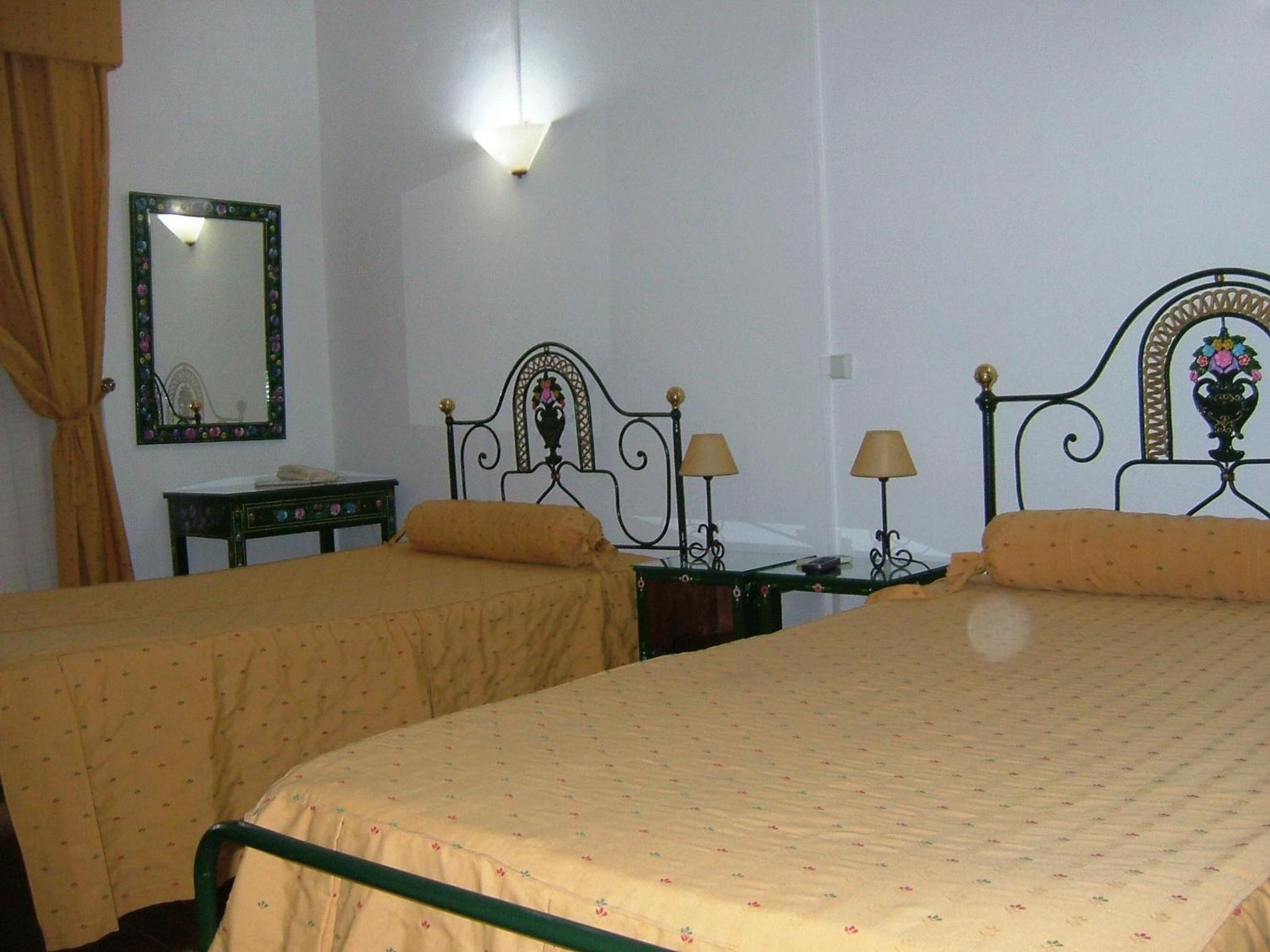 Twin Room - Photo 10