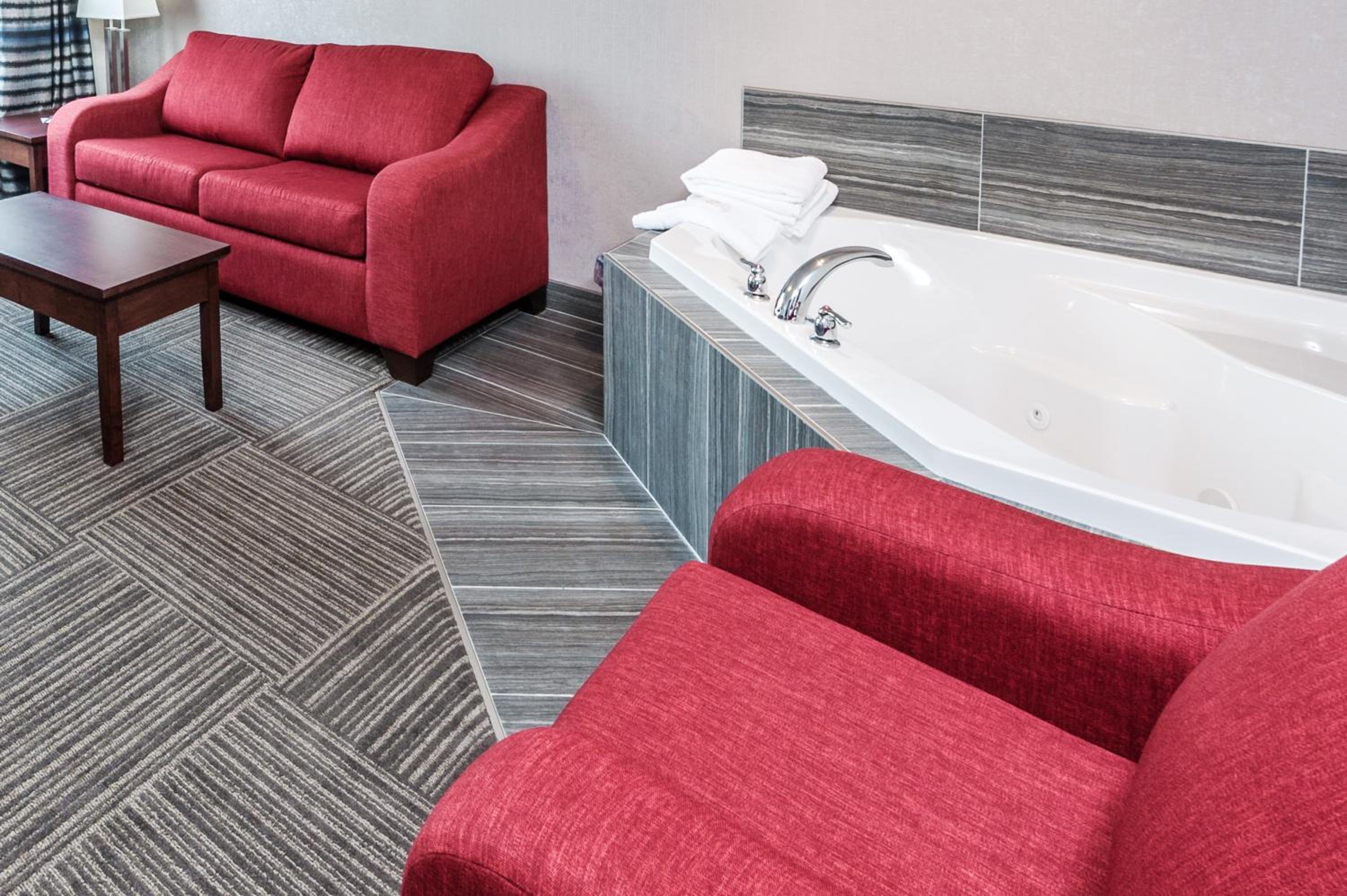 Two-Bedroom Superior Suite with with One Queen and One King Bed with Jetted Tub - Non-Smoking