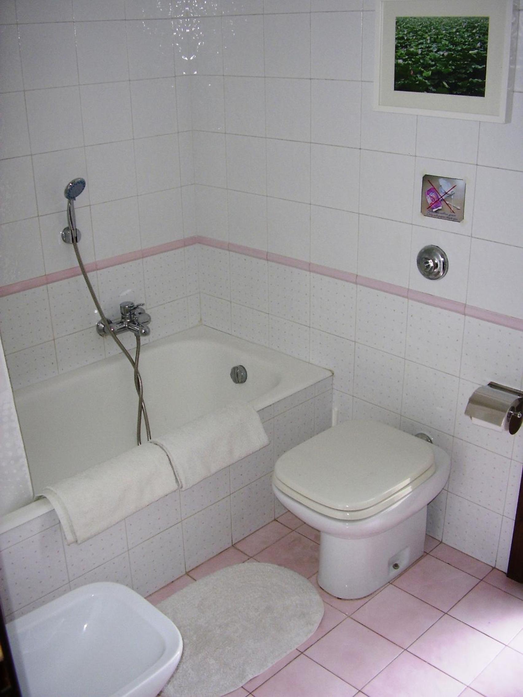 Deluxe Double Room with Balcony photo 3