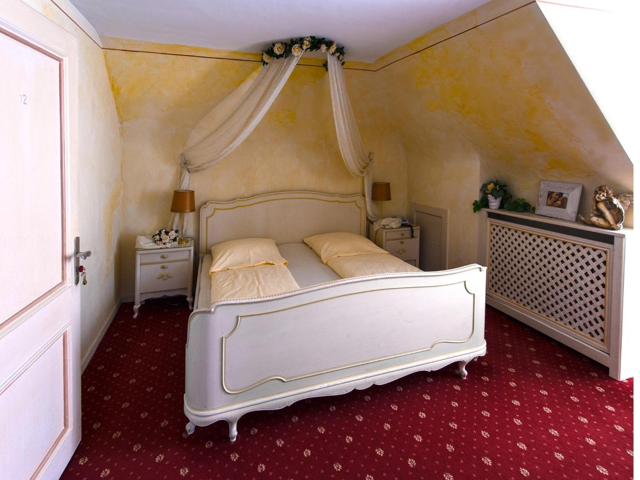 Double Room - Photo 5