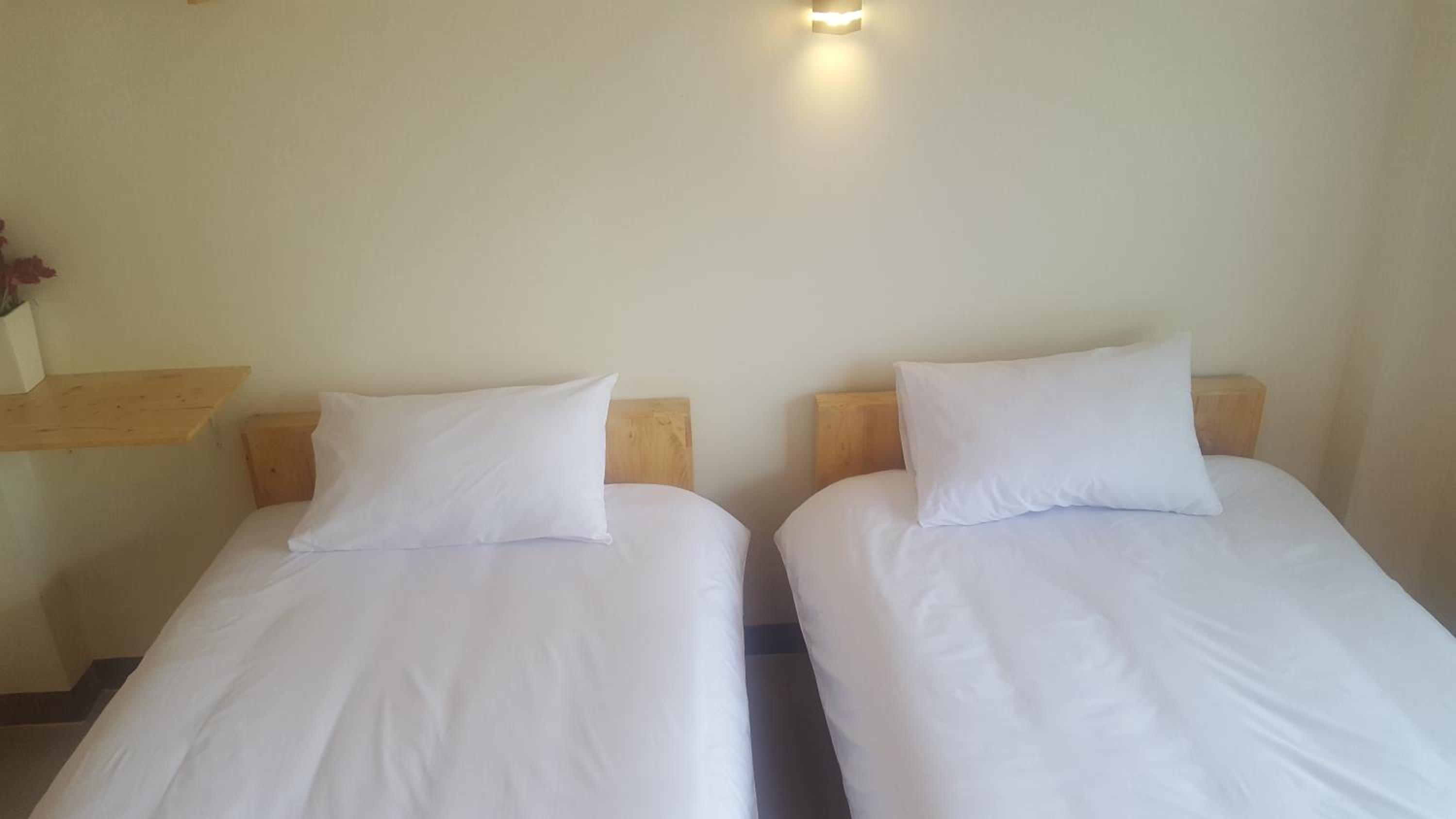 Standard Twin Room - Photo 5