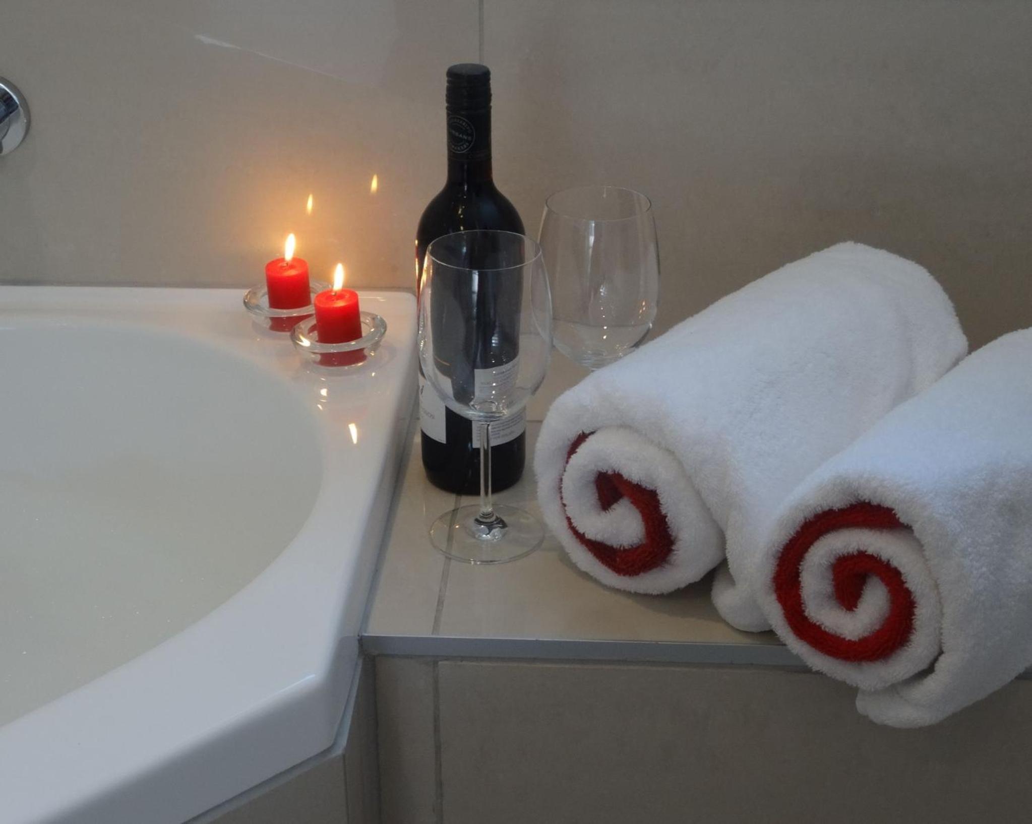 King Suite with Spa Bath photo 3