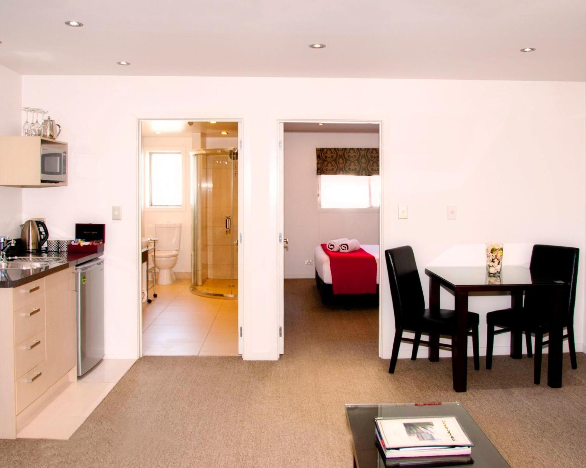 One-Bedroom Apartment with Hot Tub