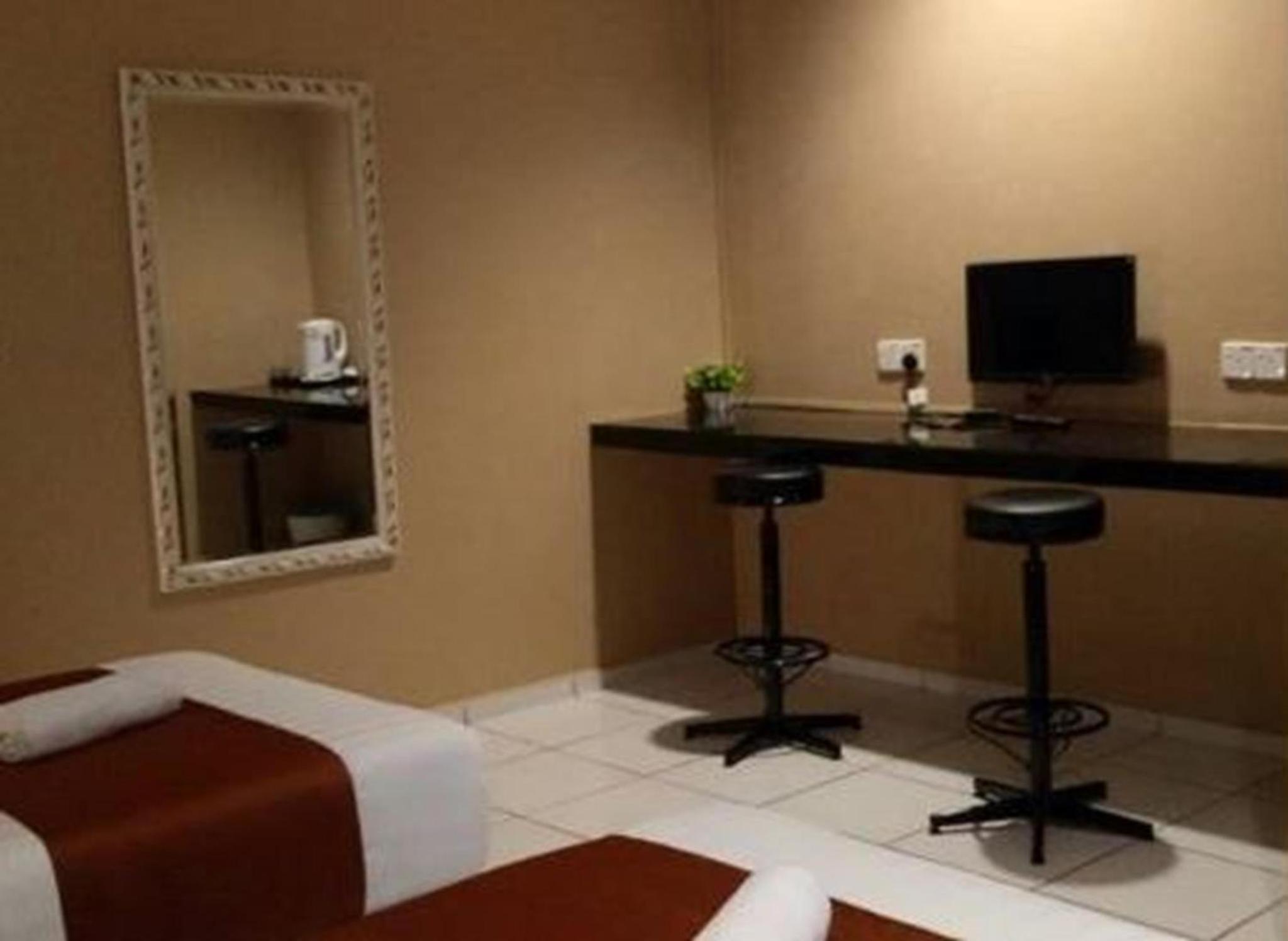 Standard Twin Room - Photo 2