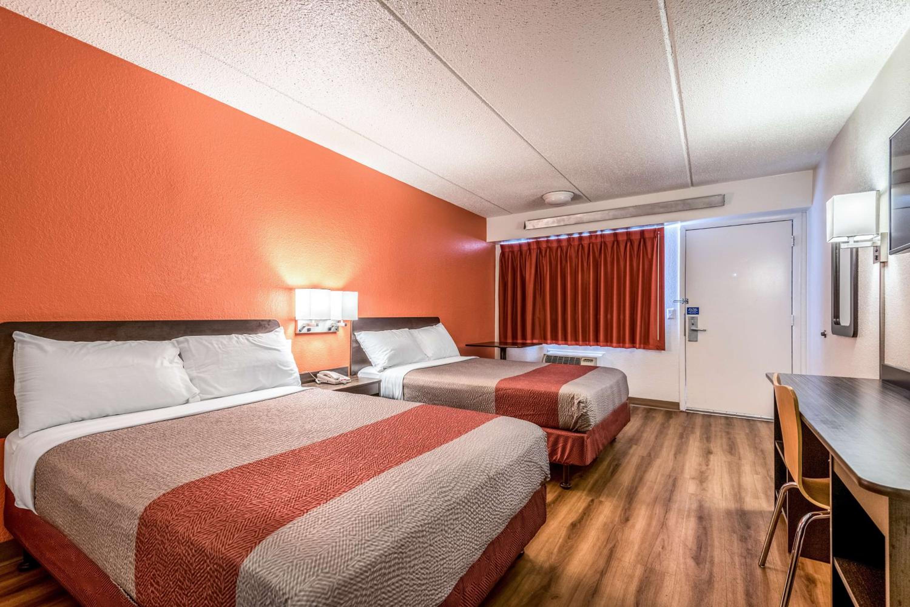 Quadruple Room - Photo 1