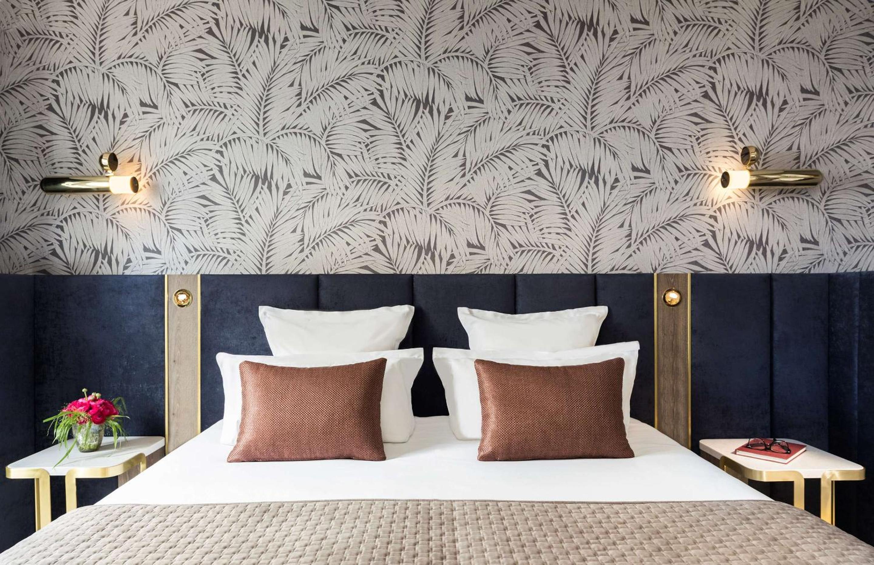 Superior Queen Room thumbnail 6