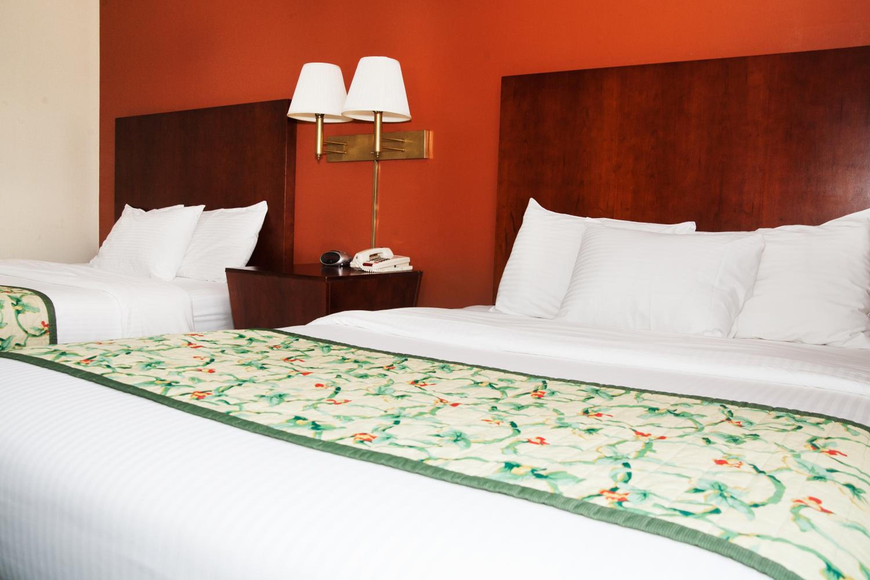 Scenic View Room 2 Queen Beds - Photo 2