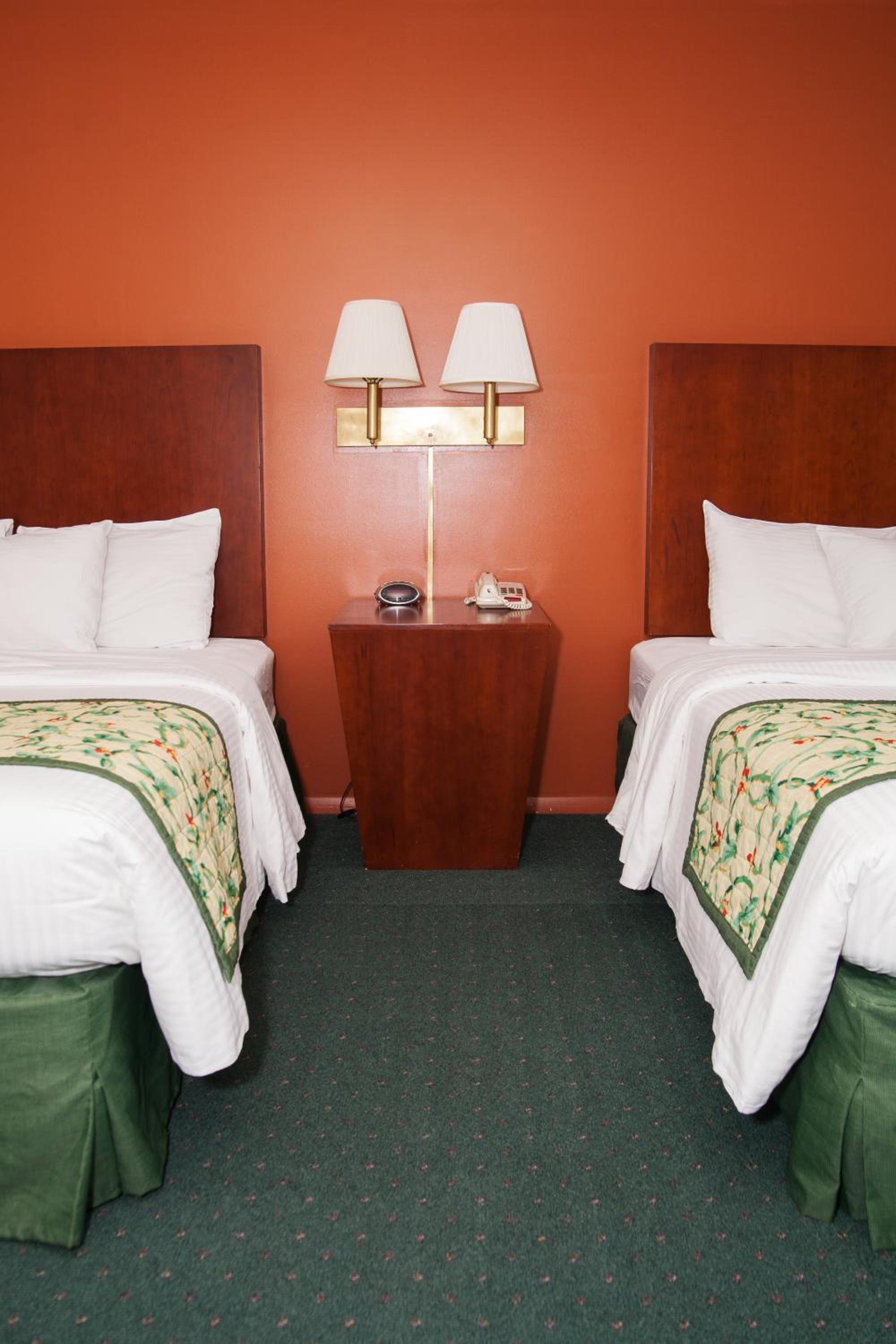 Scenic View Room 2 Queen Beds - Photo 8