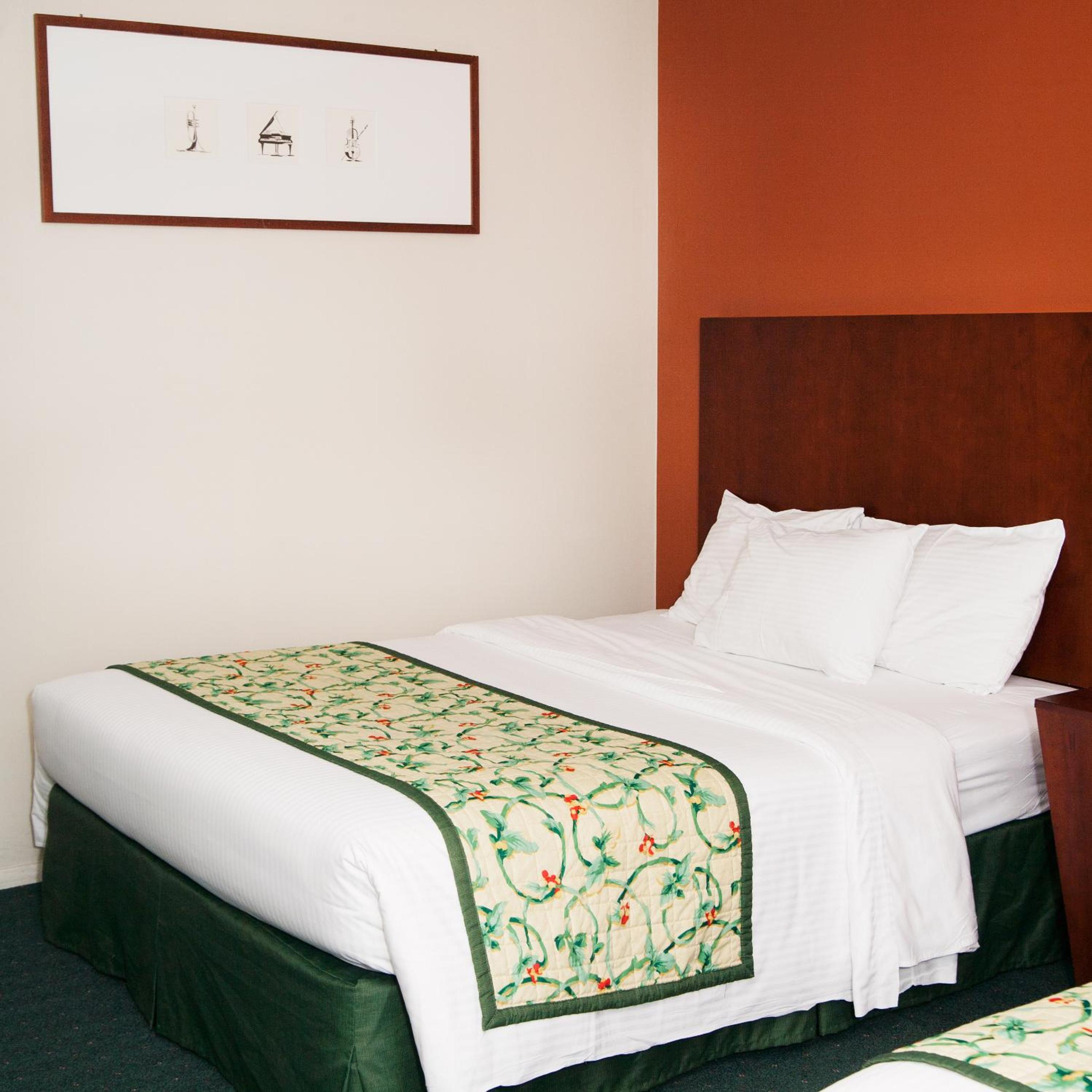 Scenic View Room 2 Queen Beds - Photo 3