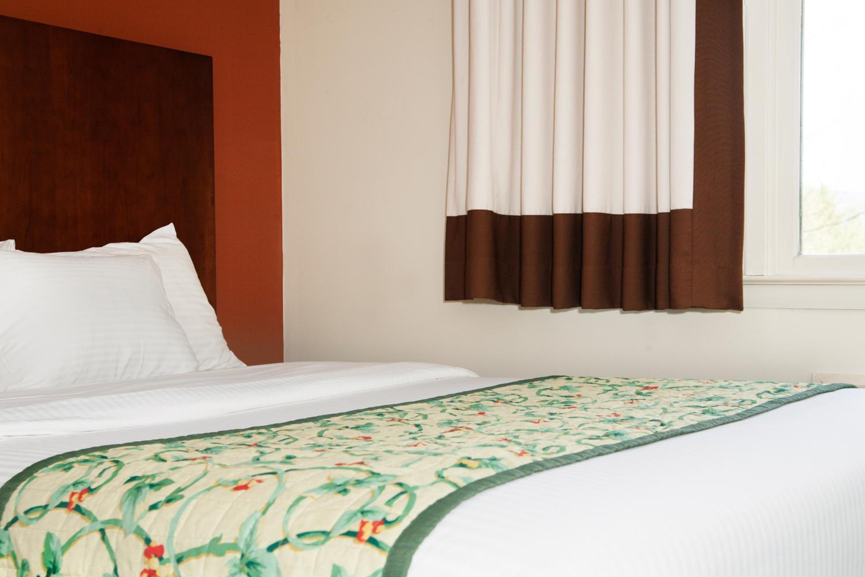 Scenic View Room 2 Queen Beds - Photo 4