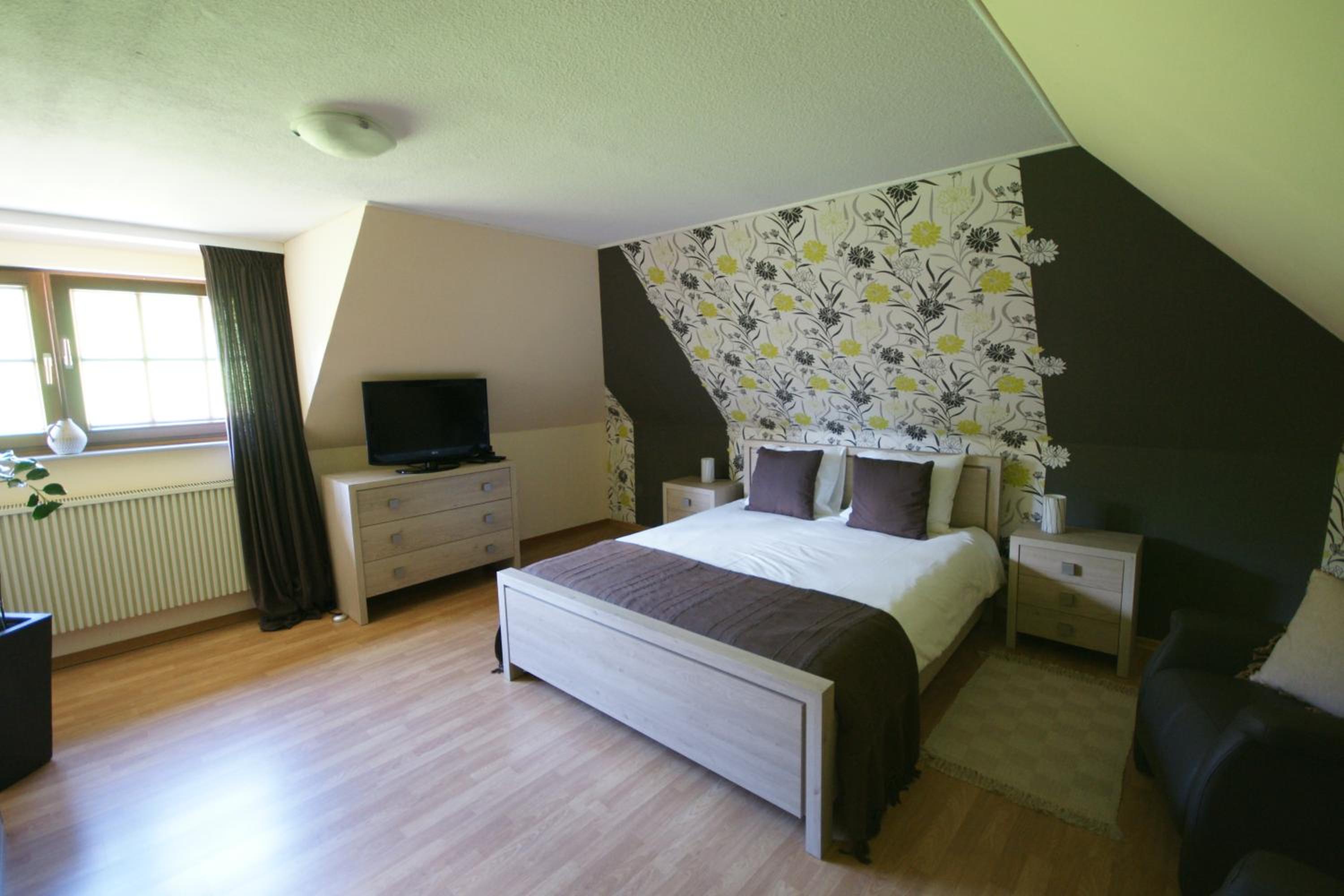 Family Room (1-4 Adults) photo 1
