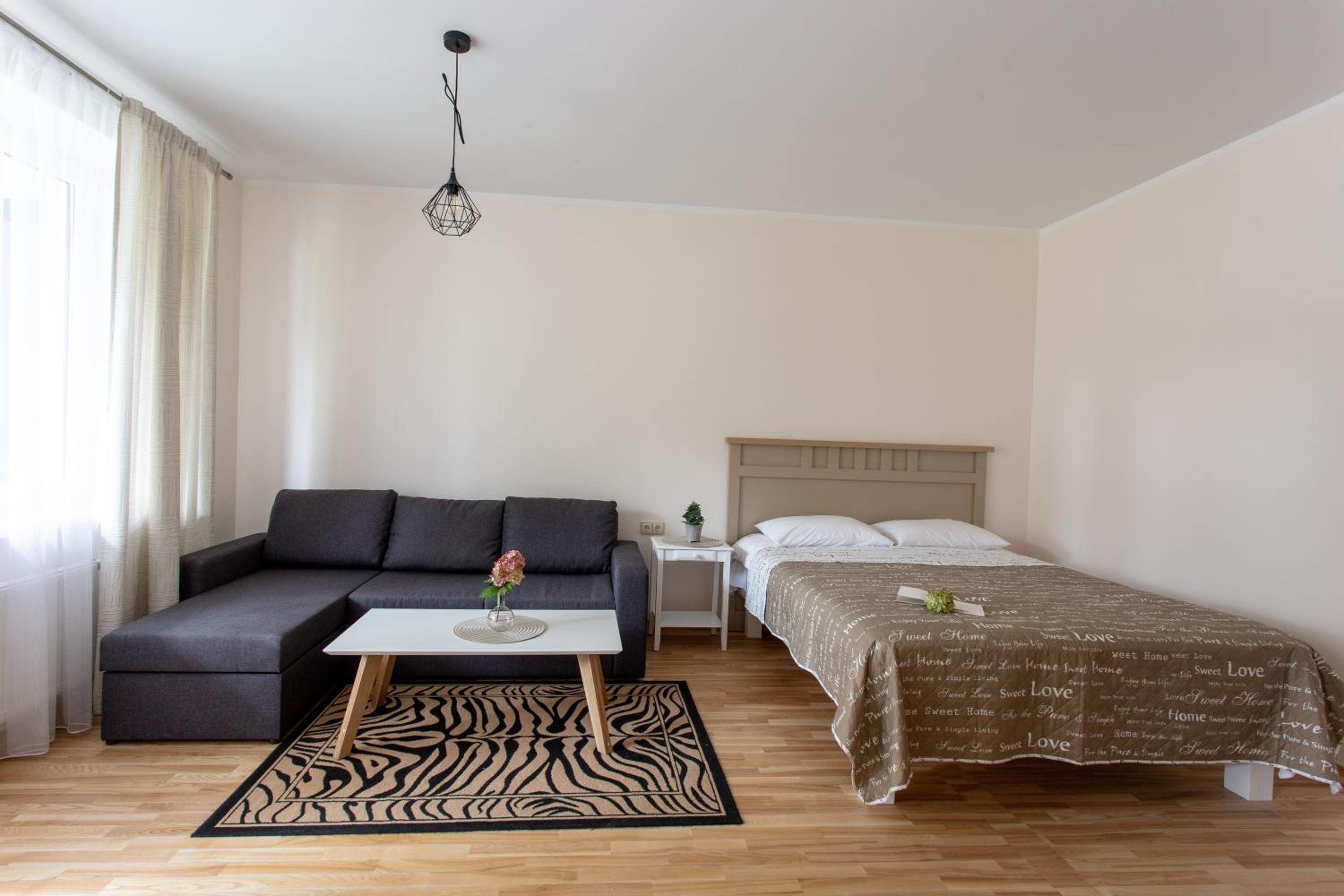 Studio Apartment - Photo 14