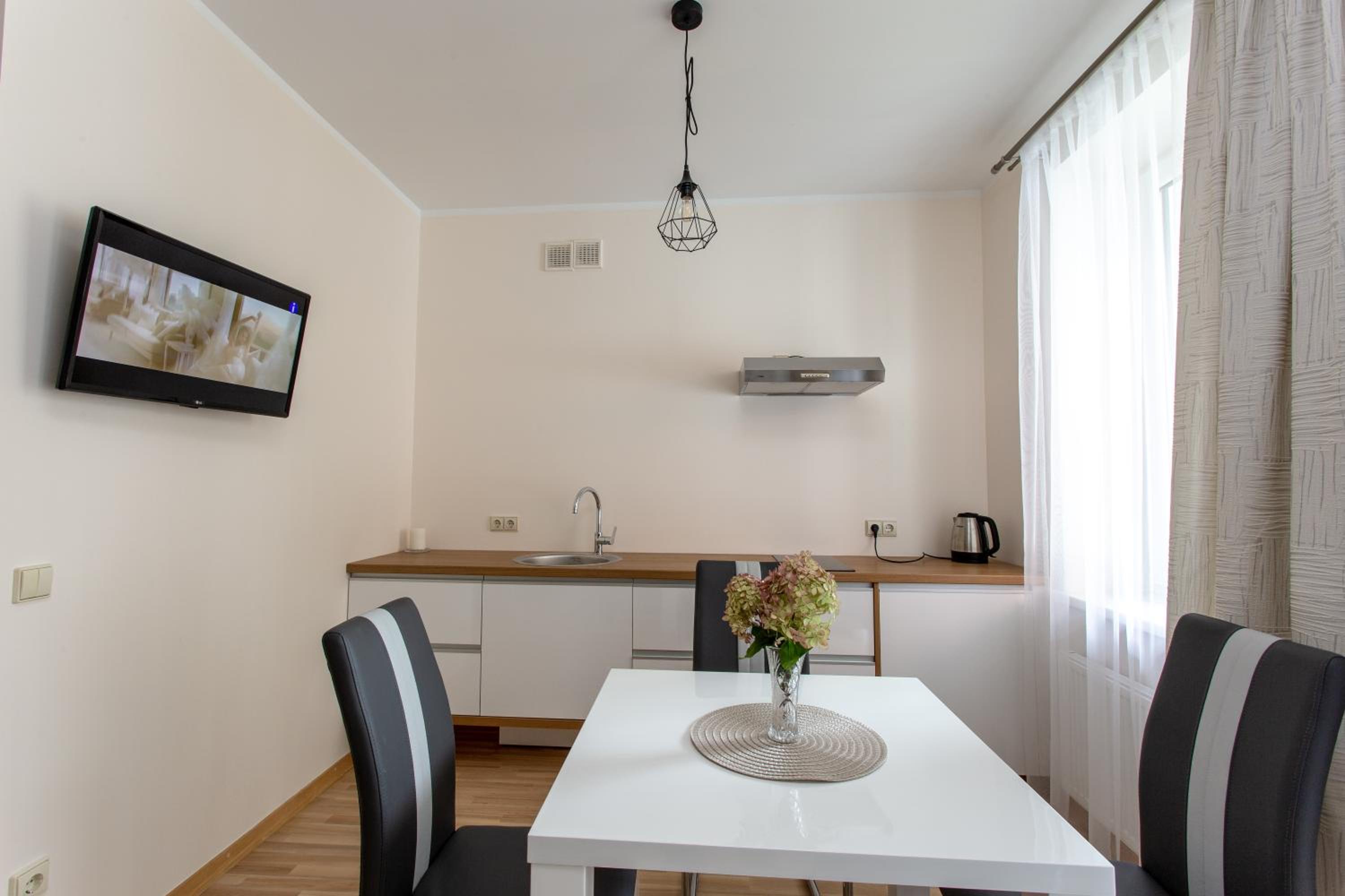 Studio Apartment - Photo 9