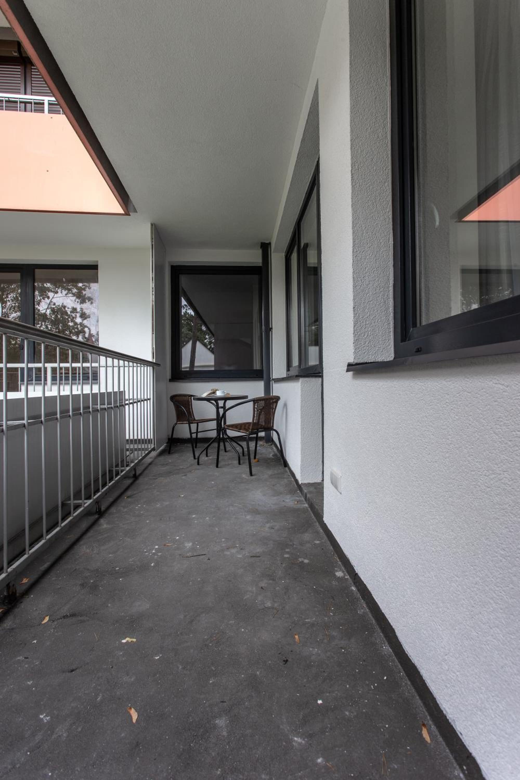 Studio Apartment - Photo 28