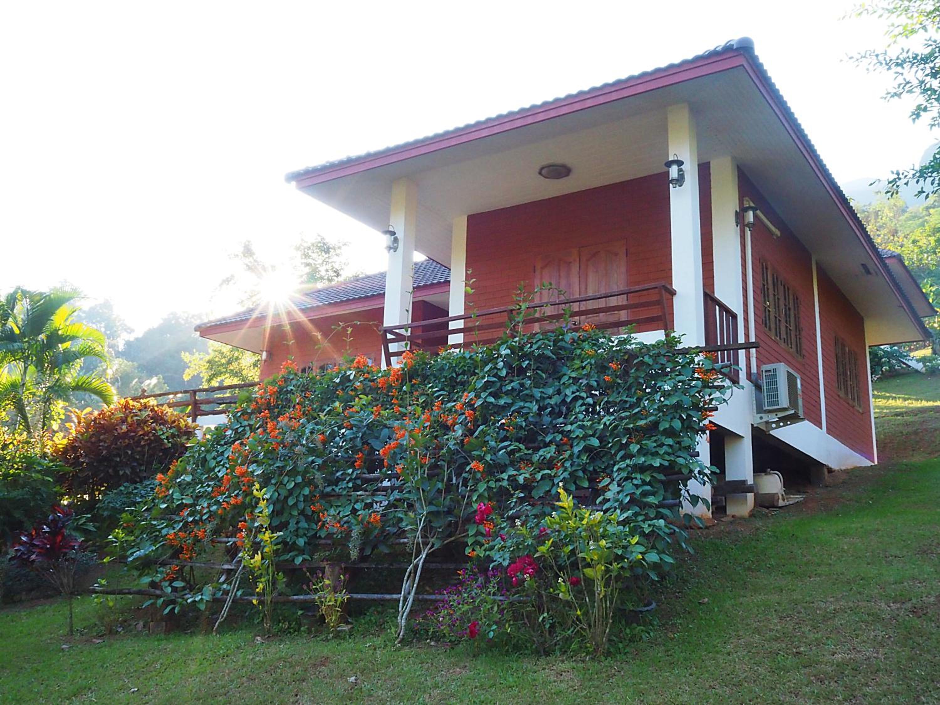 Family Room with Garden View - Photo 11