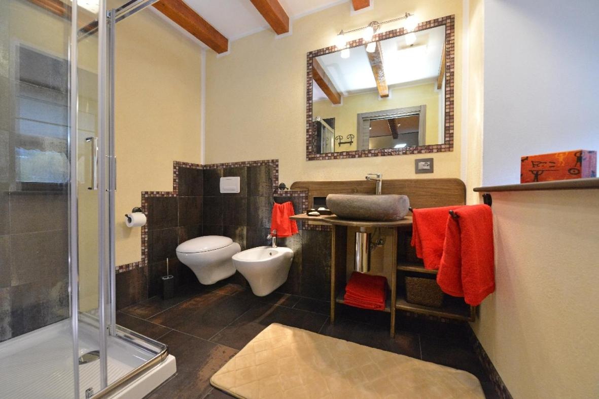 One-Bedroom Apartment - Split Level photo 2