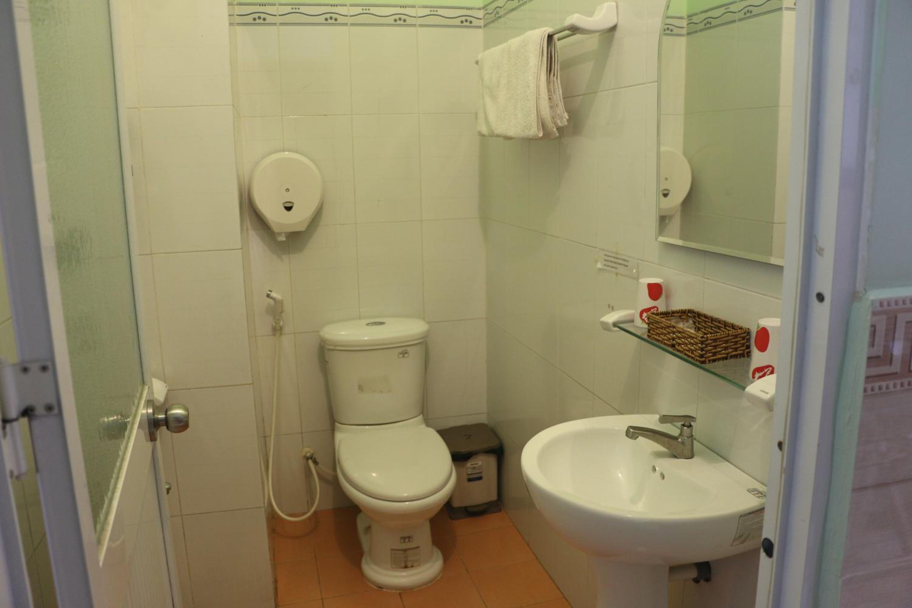  Standard Double Room - No Window photo 3