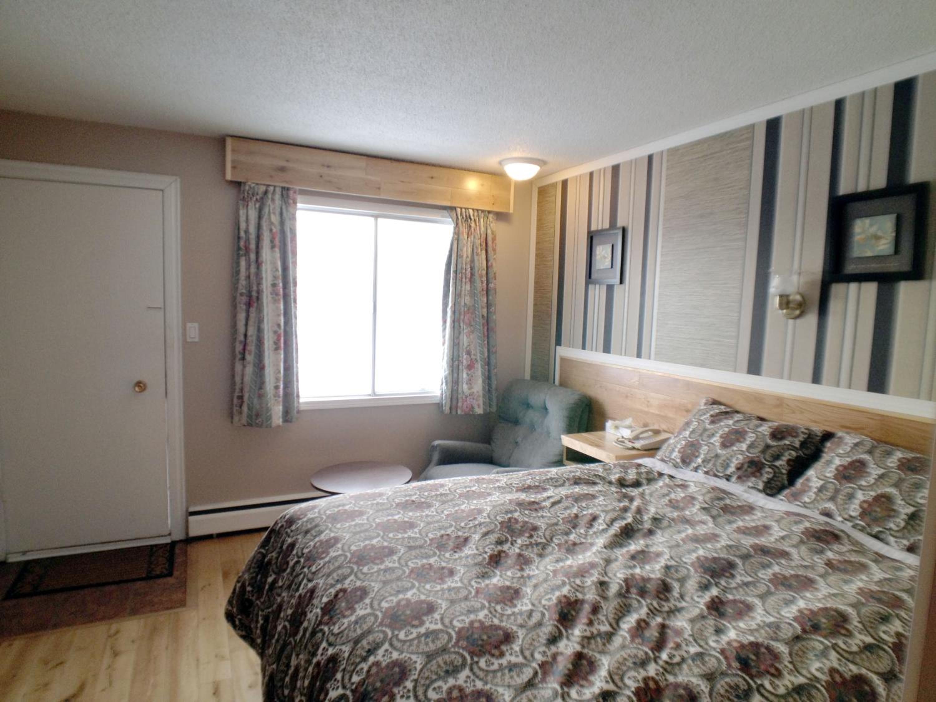 Queen Room photo 3