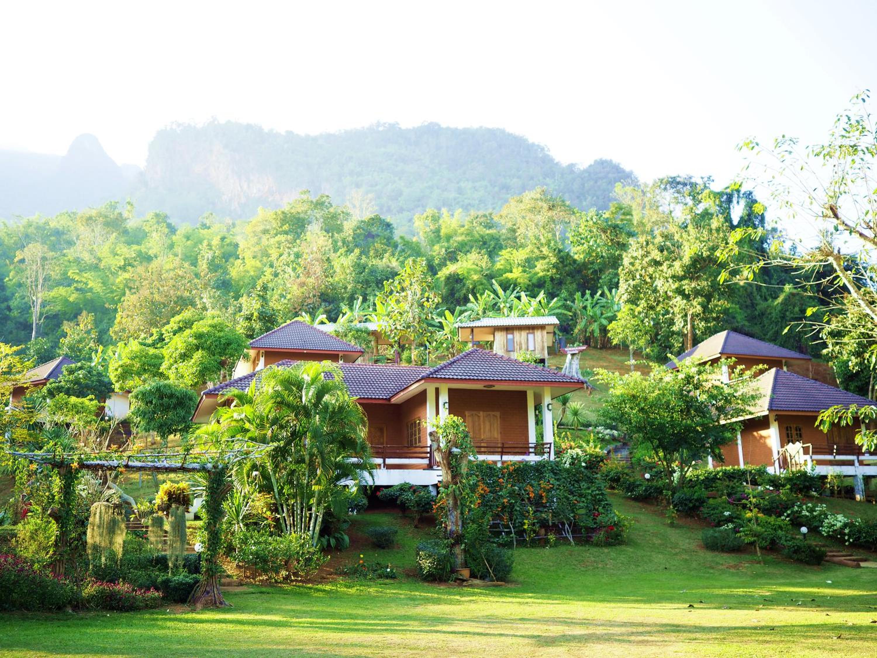 Family Room with Garden View - Photo 8