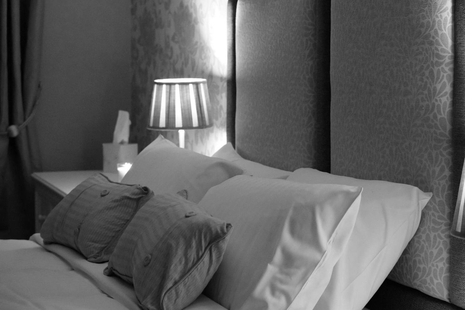 Deluxe Double Room with Bath - Photo 5