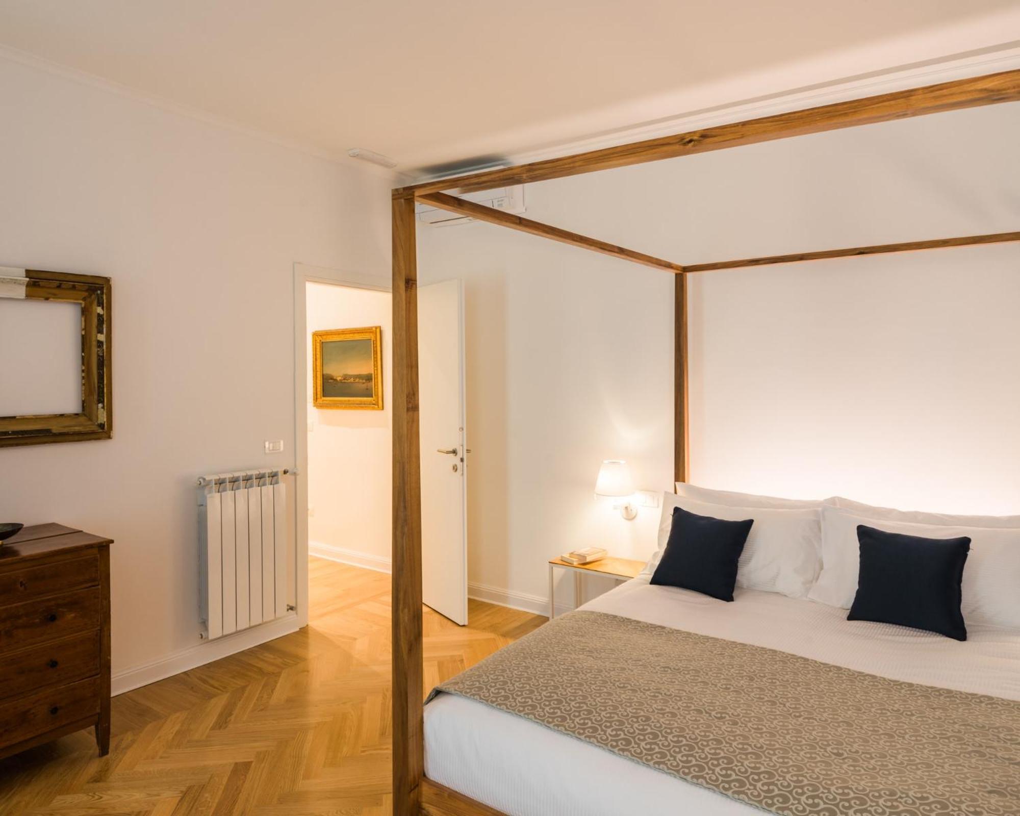 Deluxe King Room photo 2