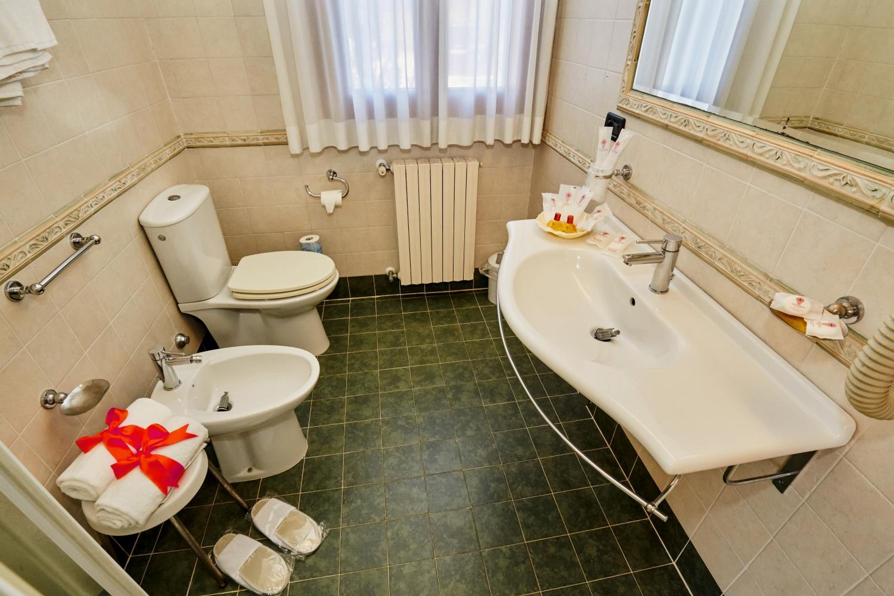 Deluxe Double Room - Photo 2
