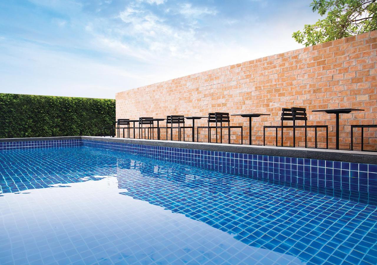 Deluxe Double Or Twin Room With Pool View photo 2