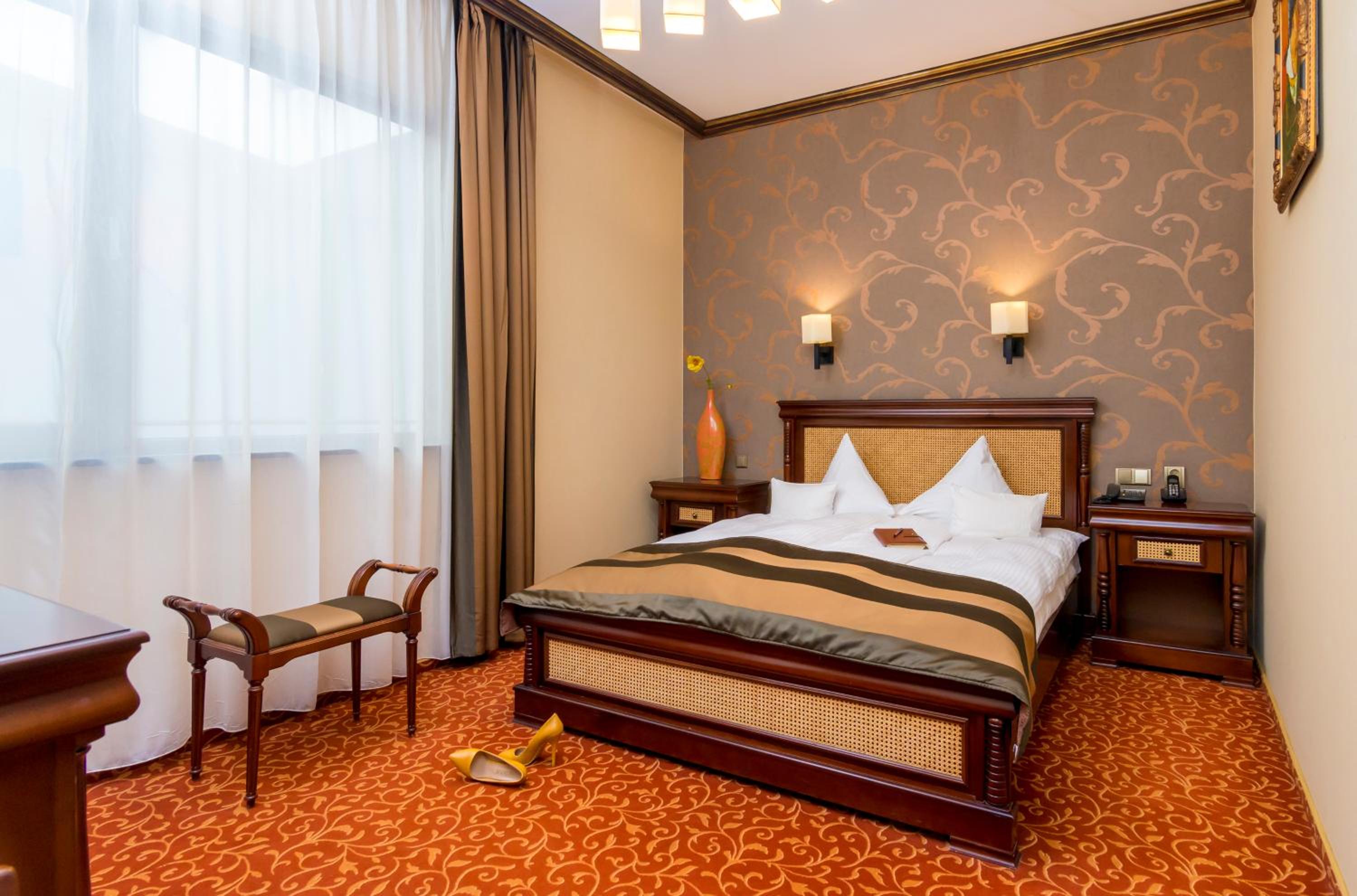 Double Room - Photo 12