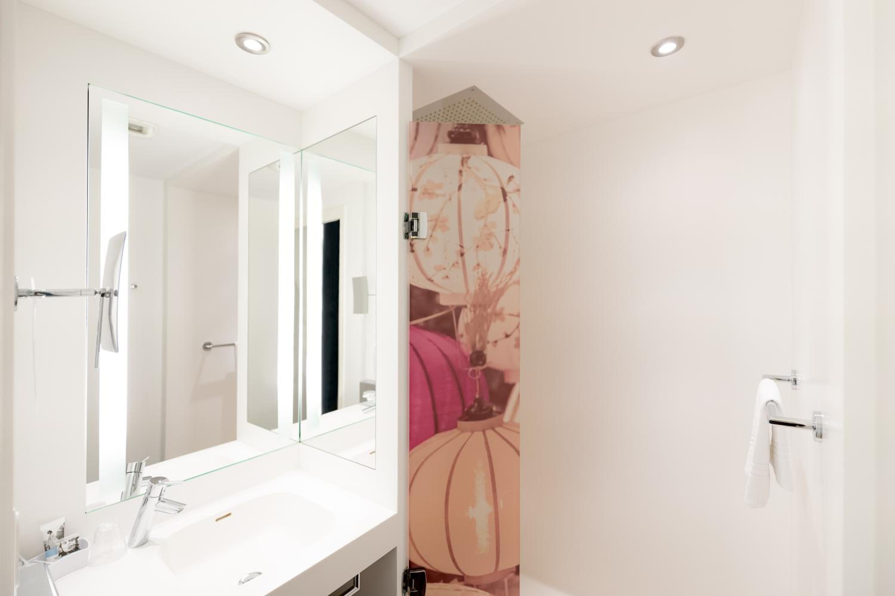 Classic Twin Room - Photo 2