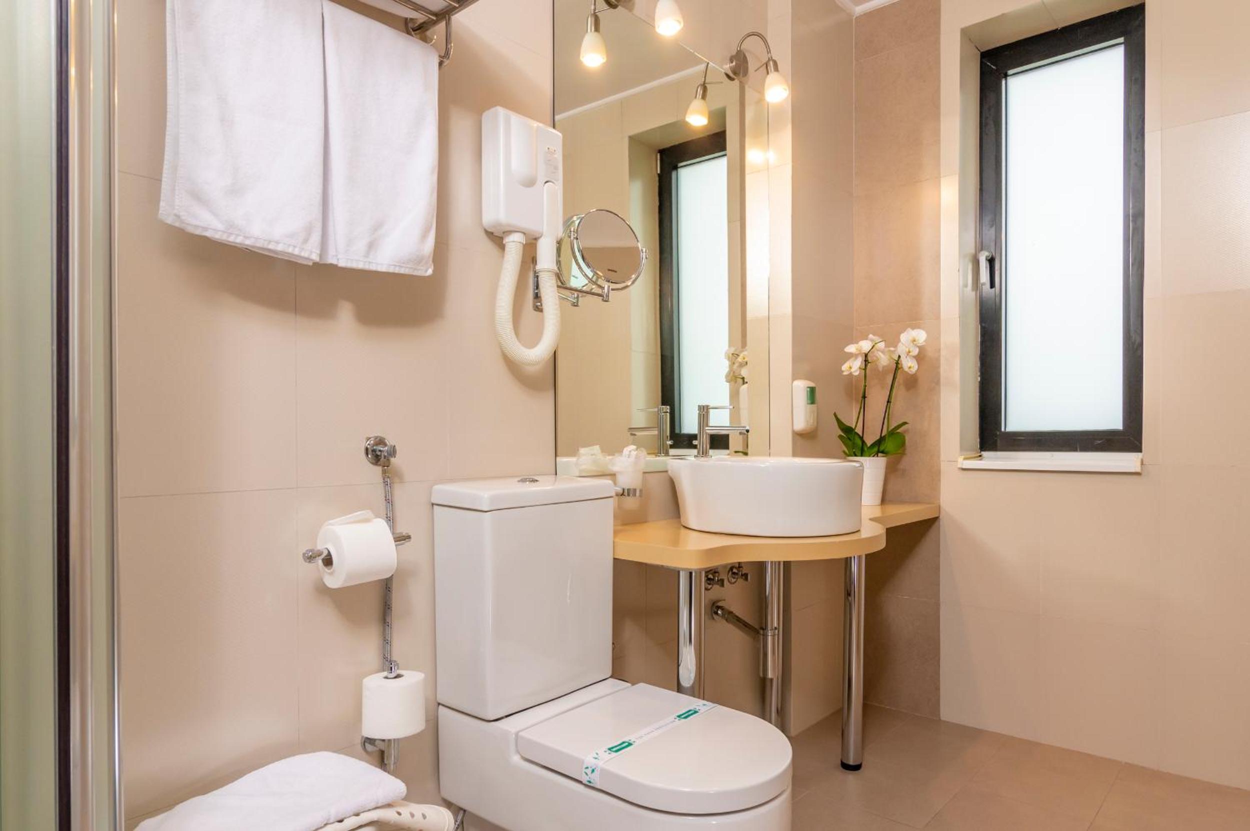 Double Room - Photo 11