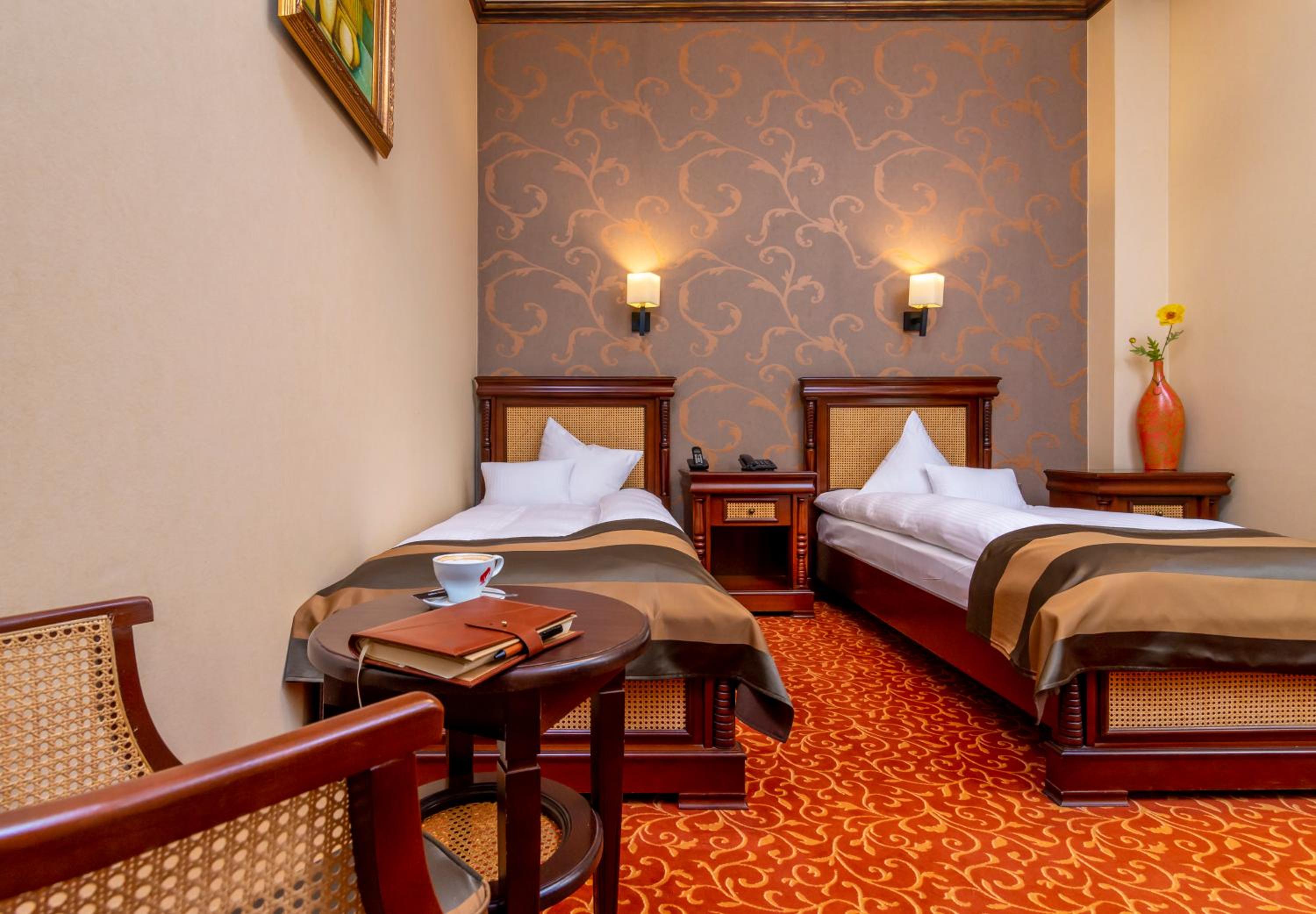 Twin Room - Photo 3