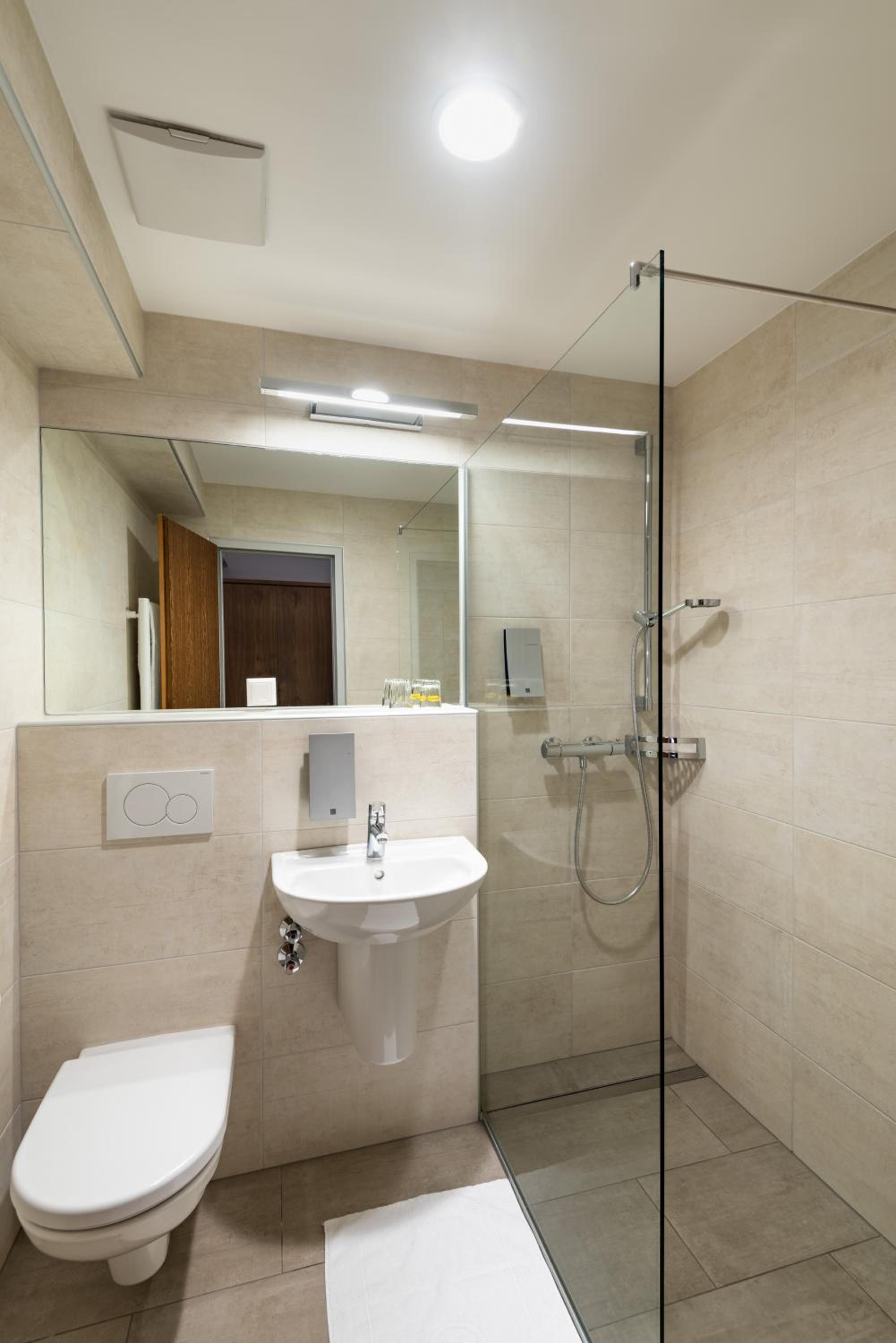Double Room - Photo 6