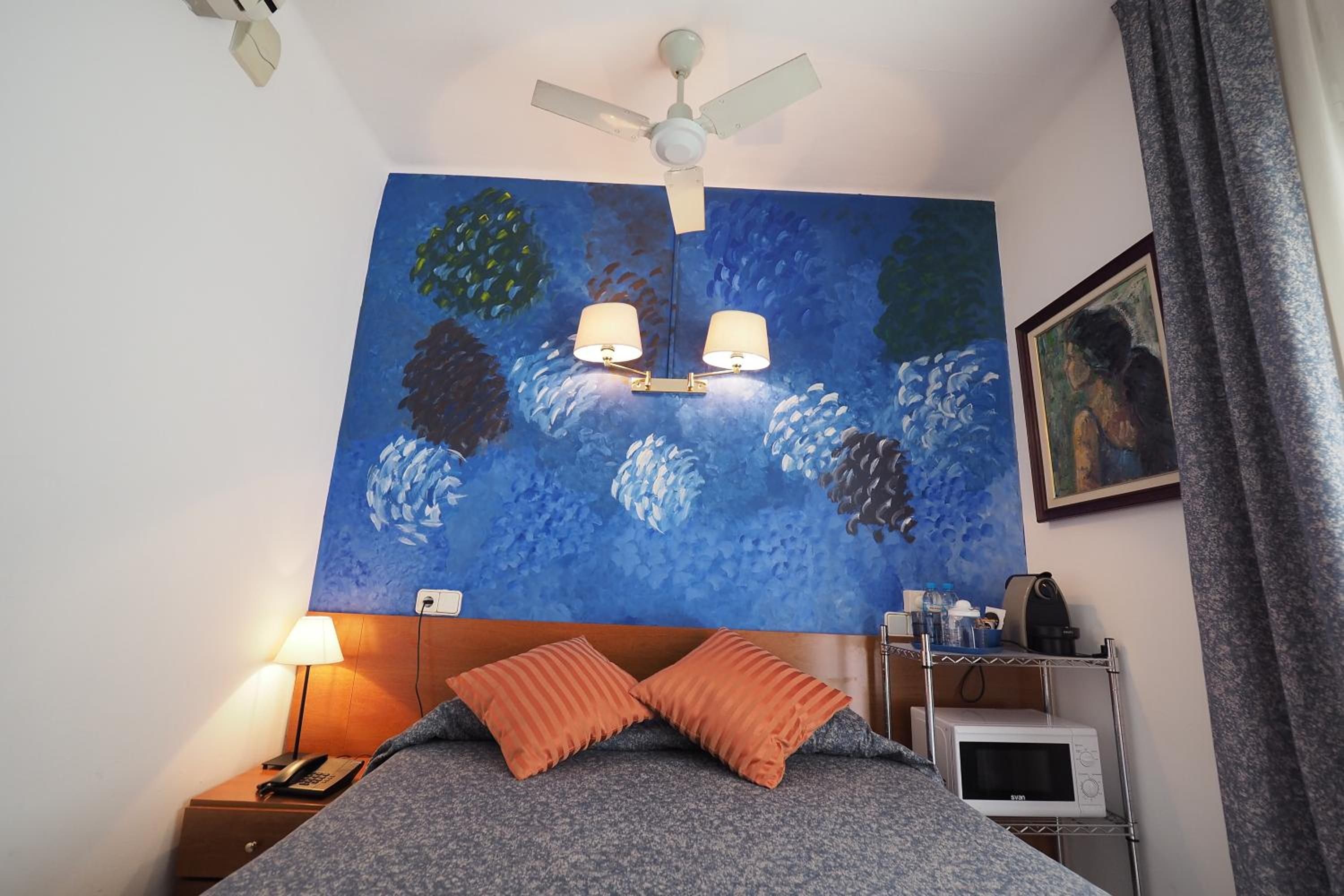 Single Room with Balcony photo 2