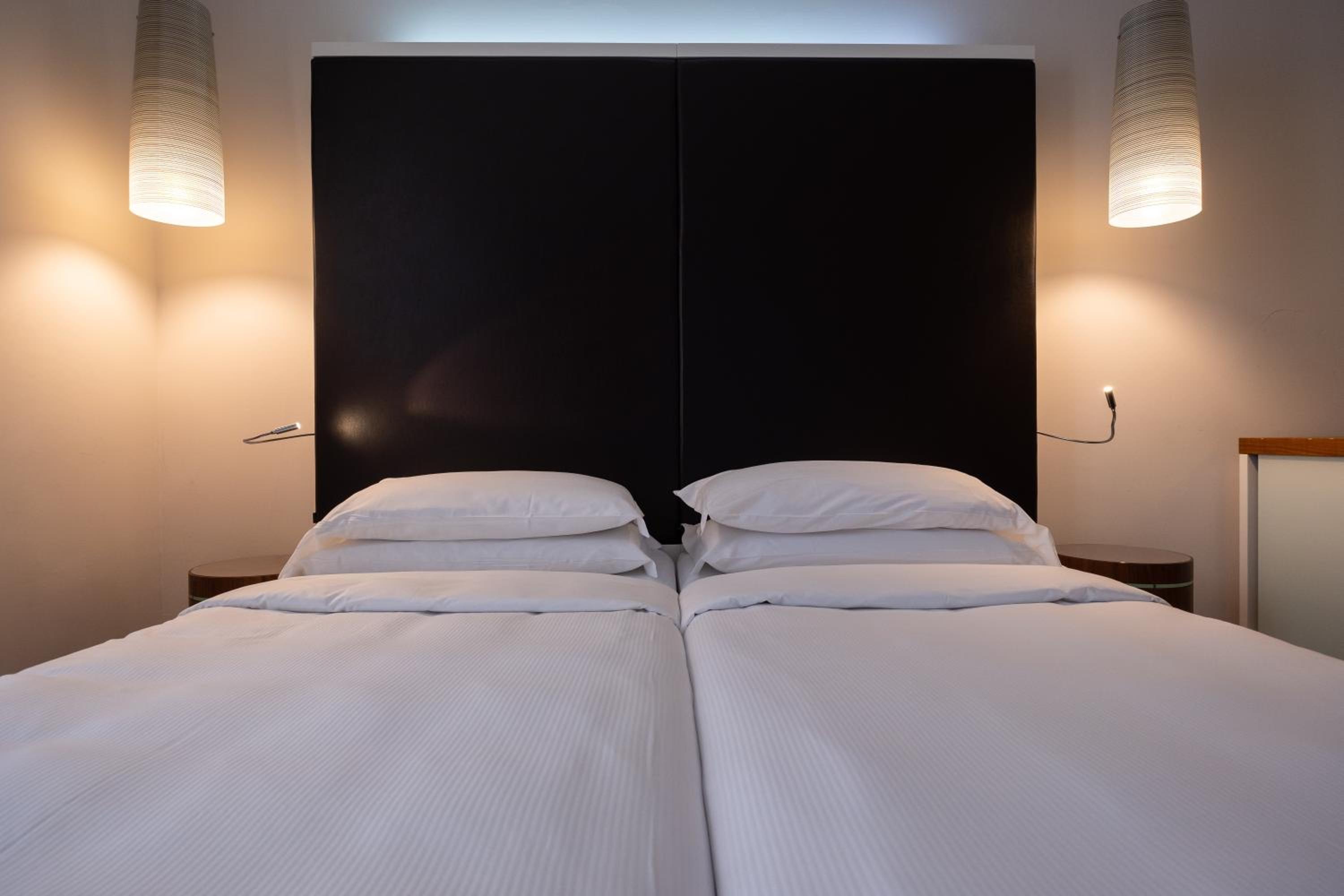 Standard King Room - Photo 4