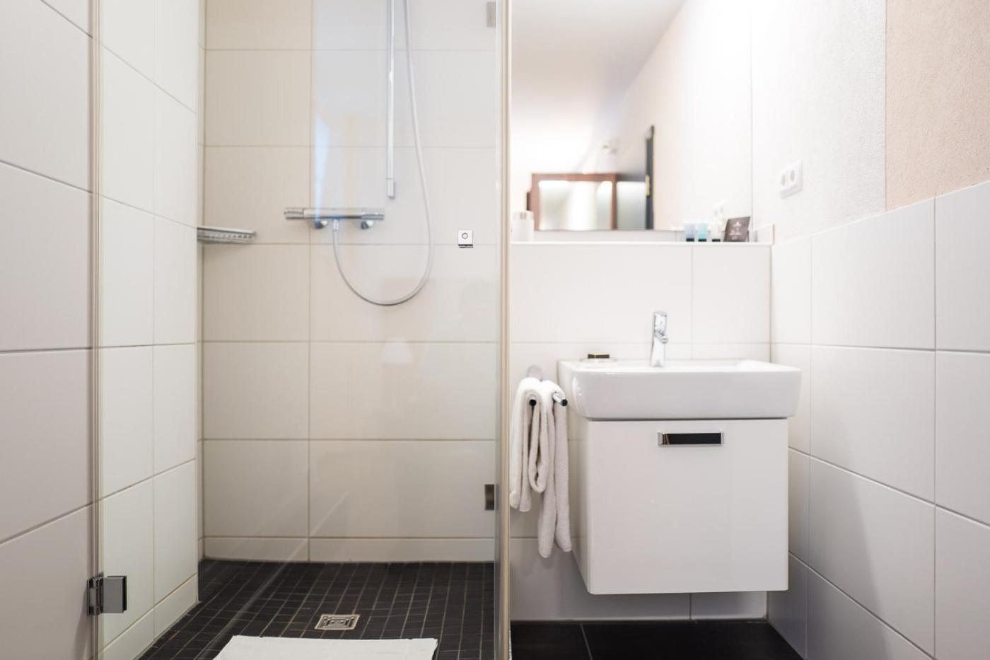 Cozy Single Room "BASE II" photo 2