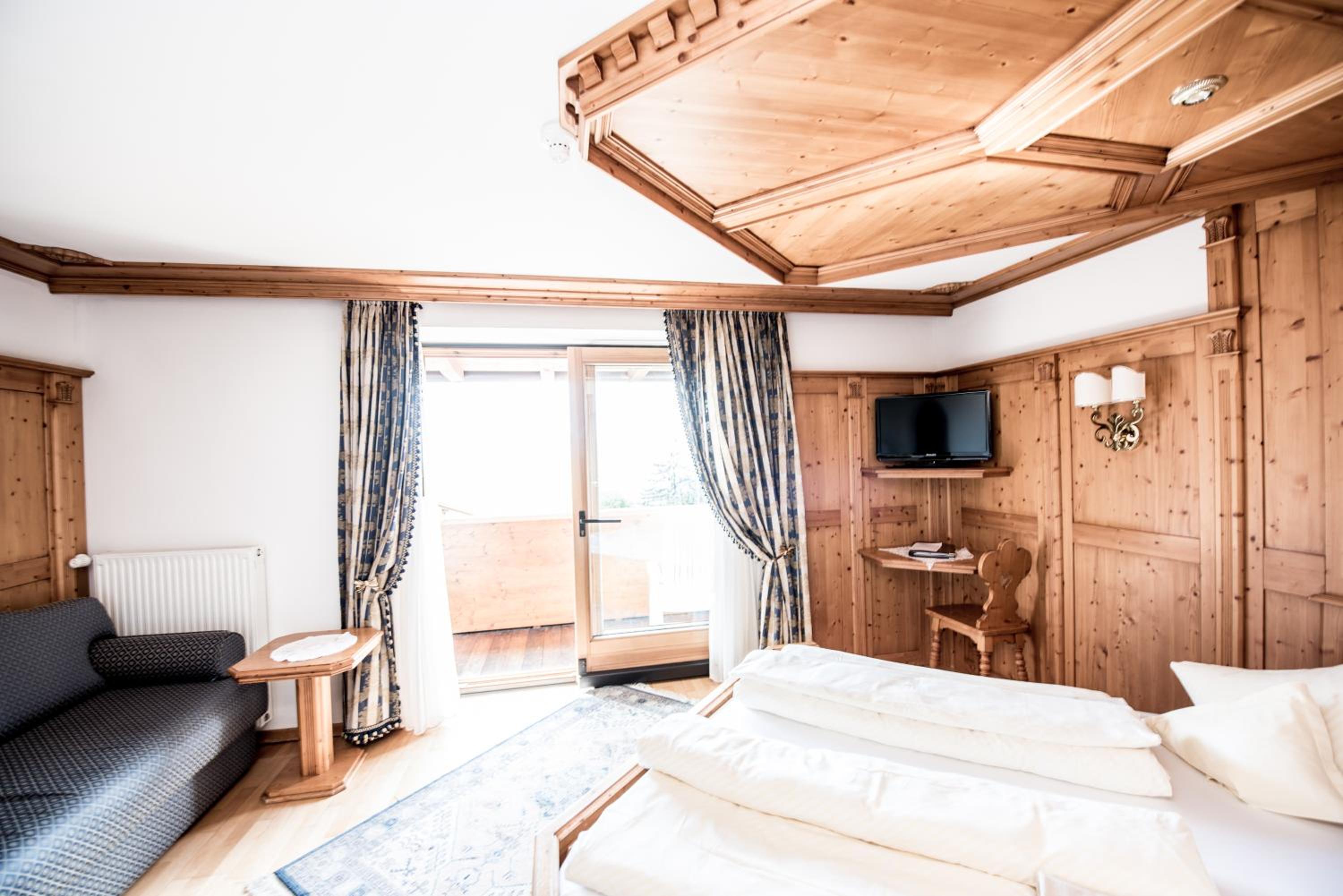 Large Double Room with Balcony photo 1