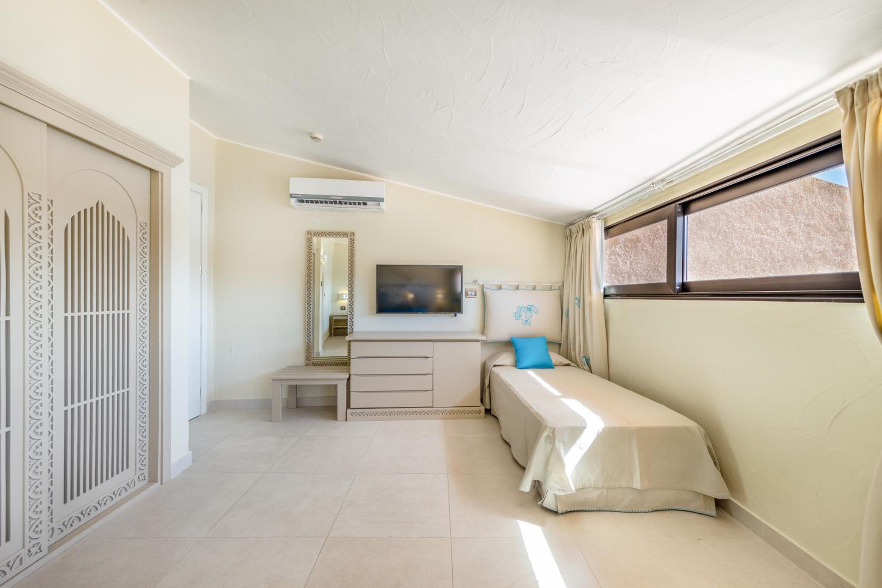 Triple Room with Sea View - Photo 9
