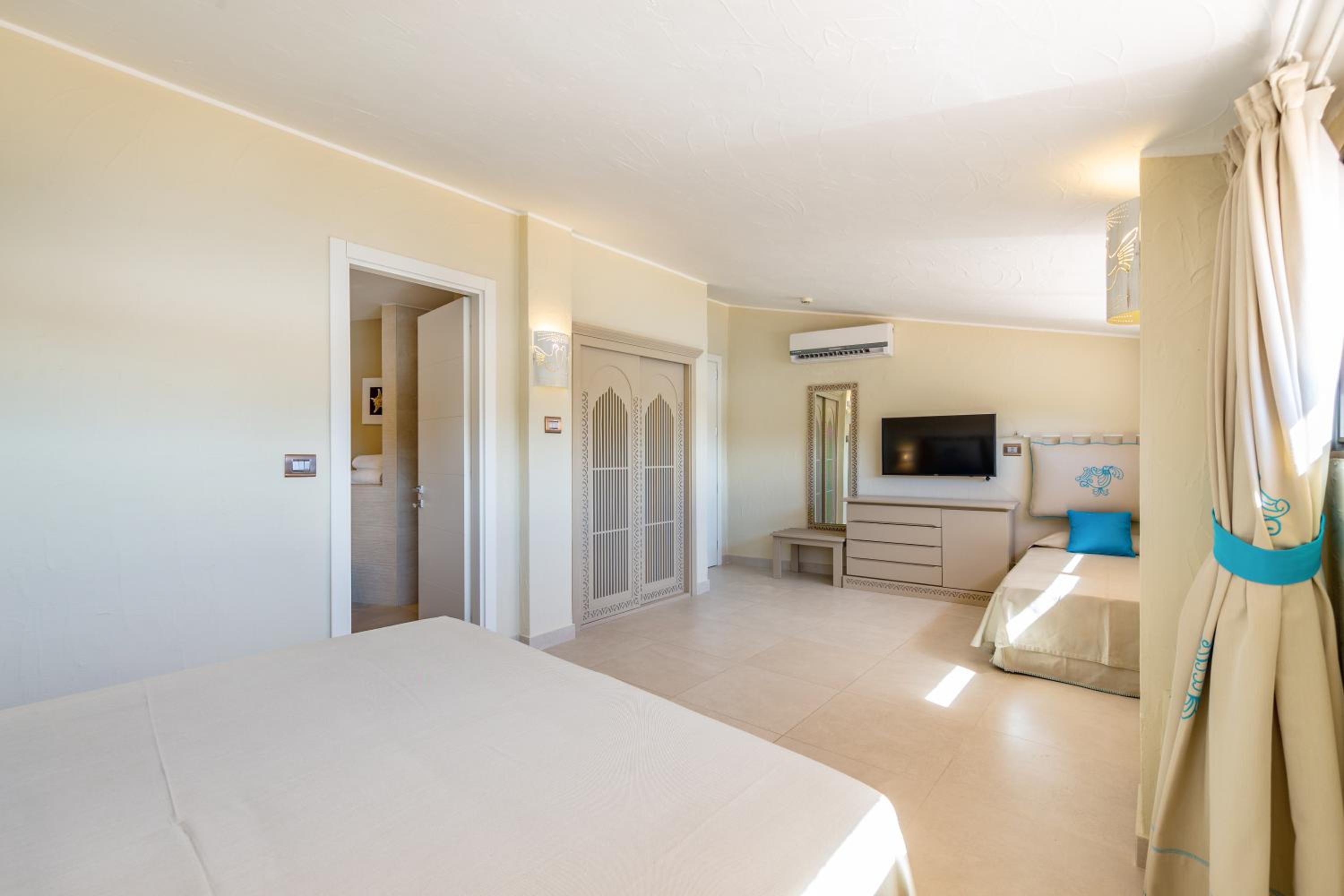 Triple Room with Sea View - Photo 8